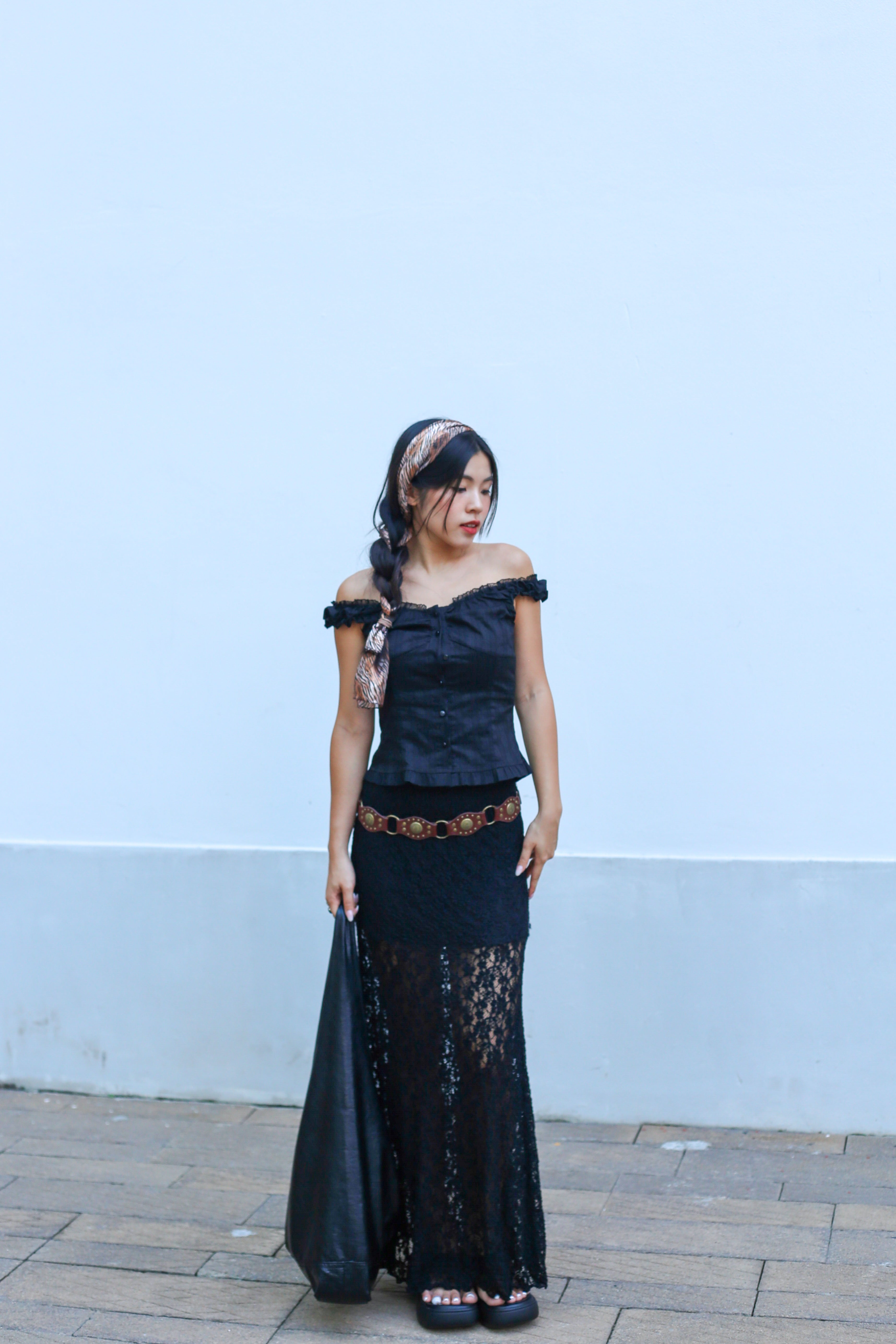 【Ballet Core必備! Lace質感Max】Basic Solid Button Front  Lace Off Shoulder Top