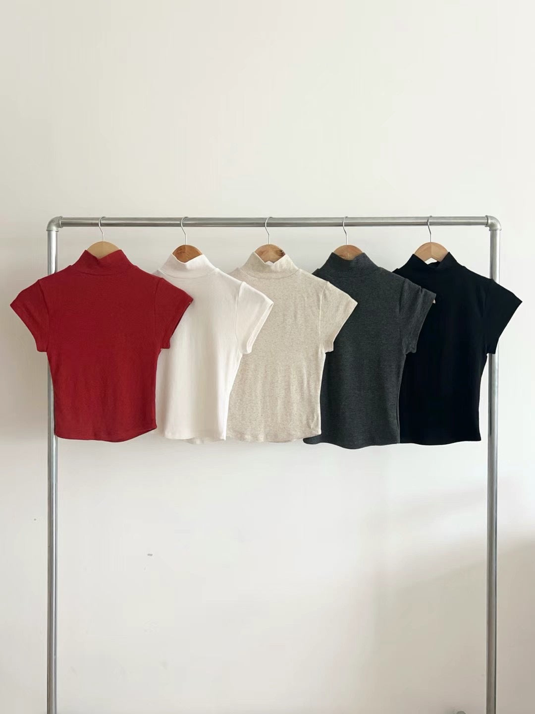 【歐美基礎款式】Solid Mock Neck Crop Tee