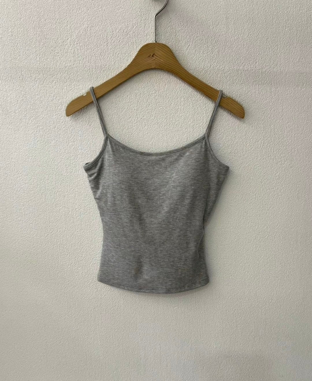 【✔️PAD｜小露背設計】Basic Solid Backless Padded  top