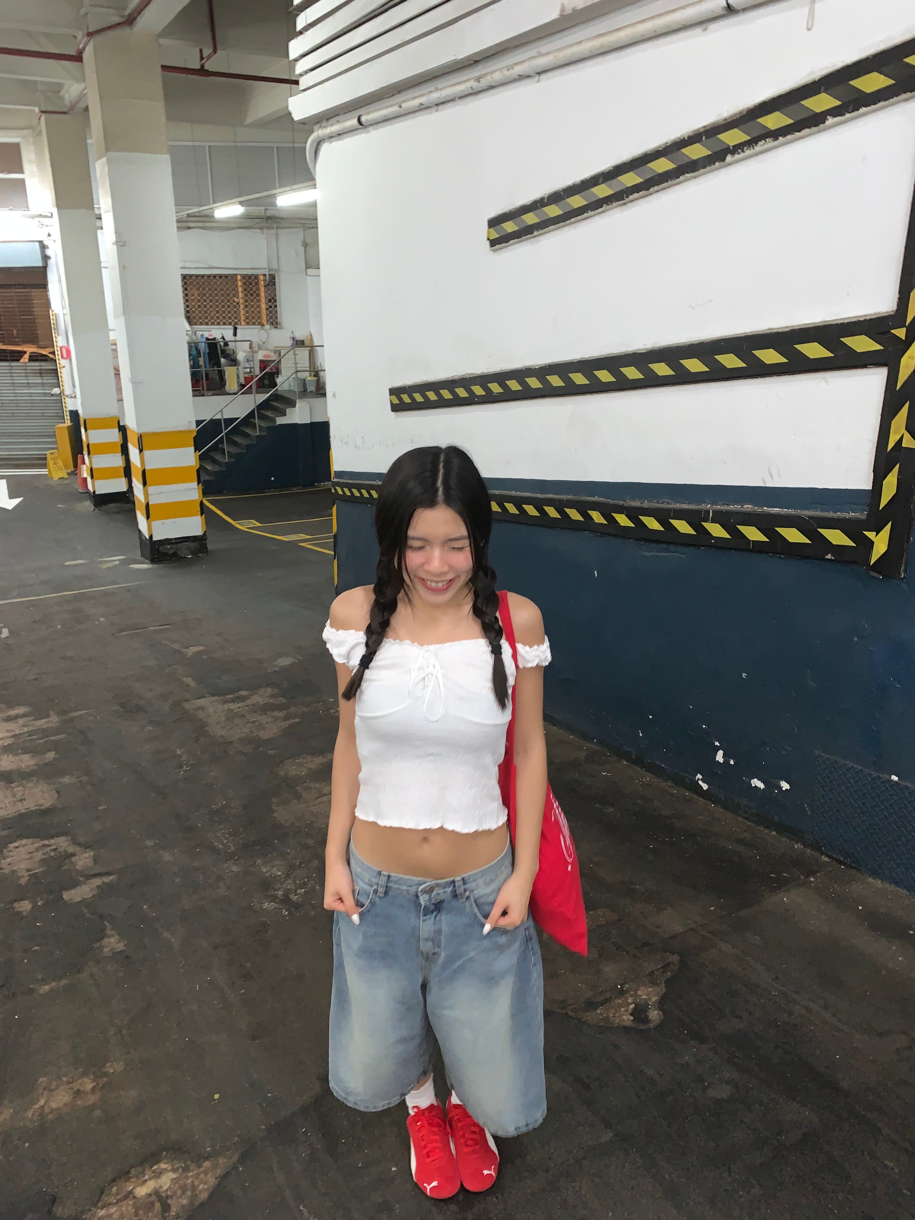 【美式女孩推薦! 立體皺摺質感】Ruffle Ribbon Shoulder Top