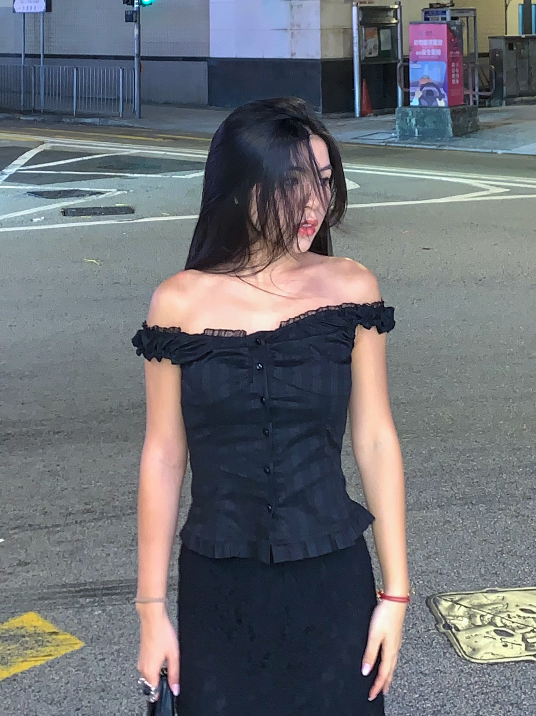 【Ballet Core必備! Lace質感Max】Basic Solid Button Front  Lace Off Shoulder Top