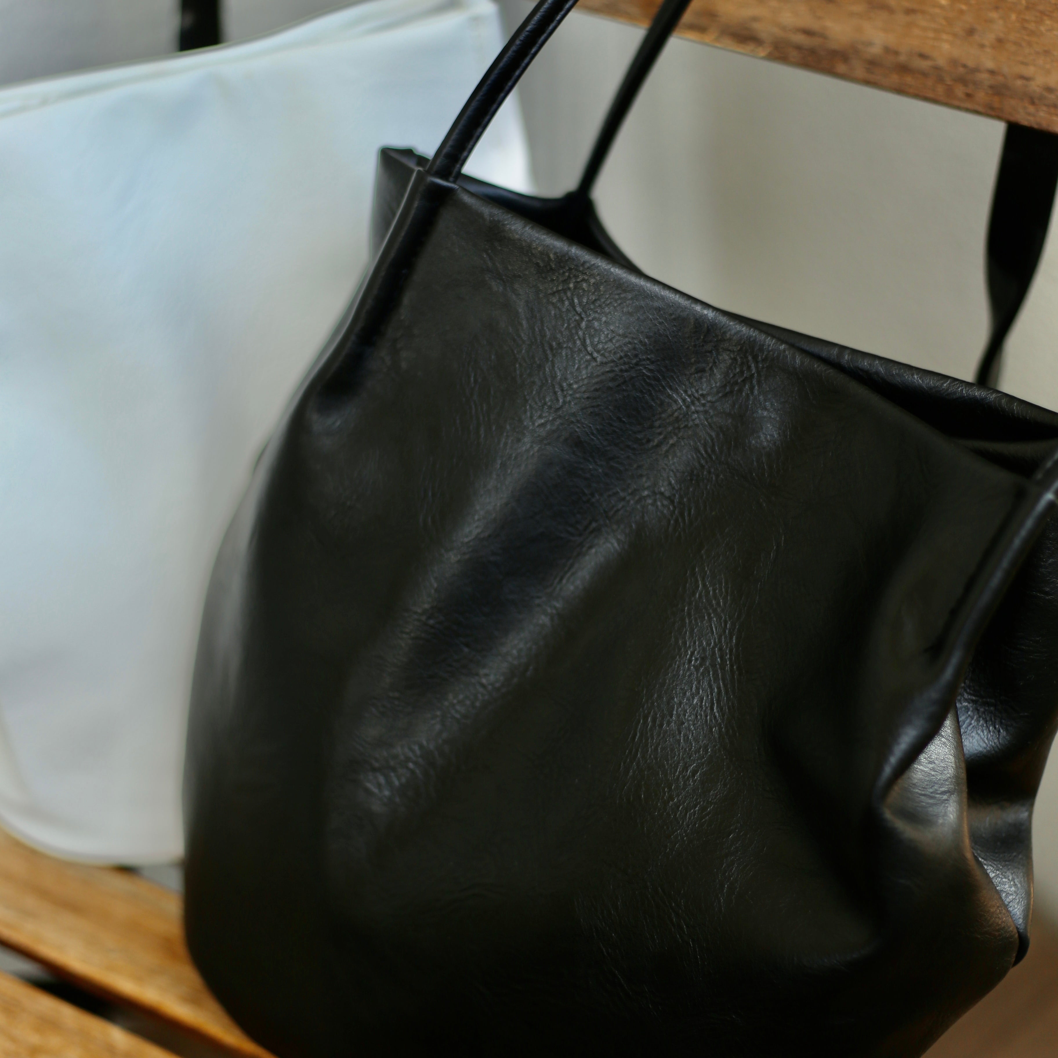 【衣櫃必備系列✨】Basic Leather Solid Tote Bag