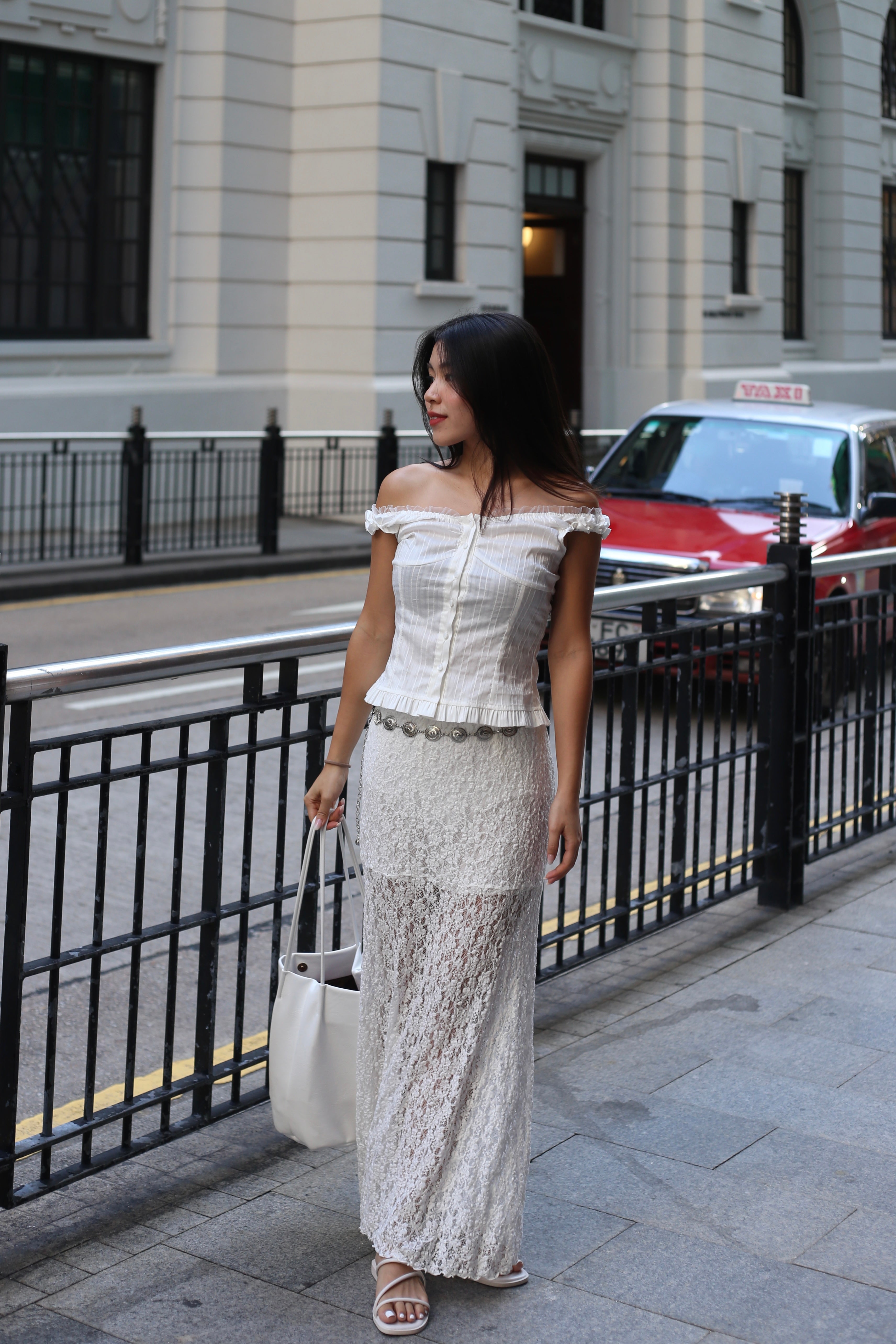 【Ballet Core必備! Lace質感Max】Basic Solid Button Front  Lace Off Shoulder Top