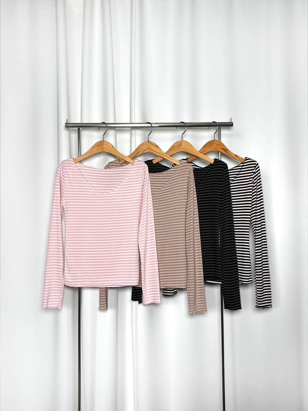 【歐美風V領橫間T｜$99系列】V Neck Striped T Shirt