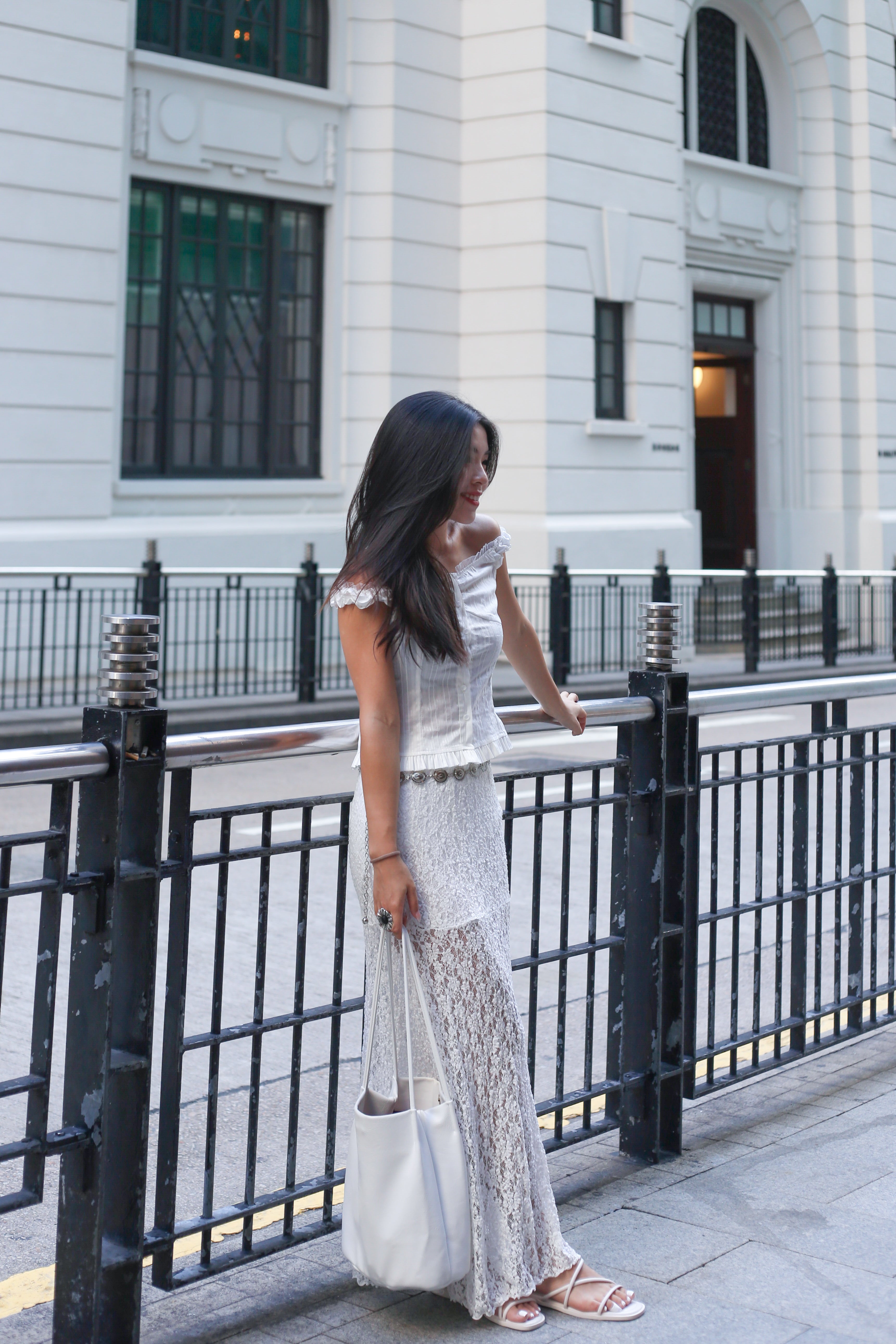 【Ballet Core必備! Lace質感Max】Basic Solid Button Front  Lace Off Shoulder Top