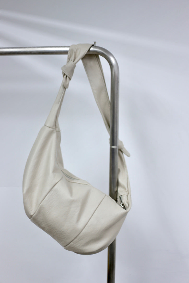 Solid Croissant Ajustable Strap Bag