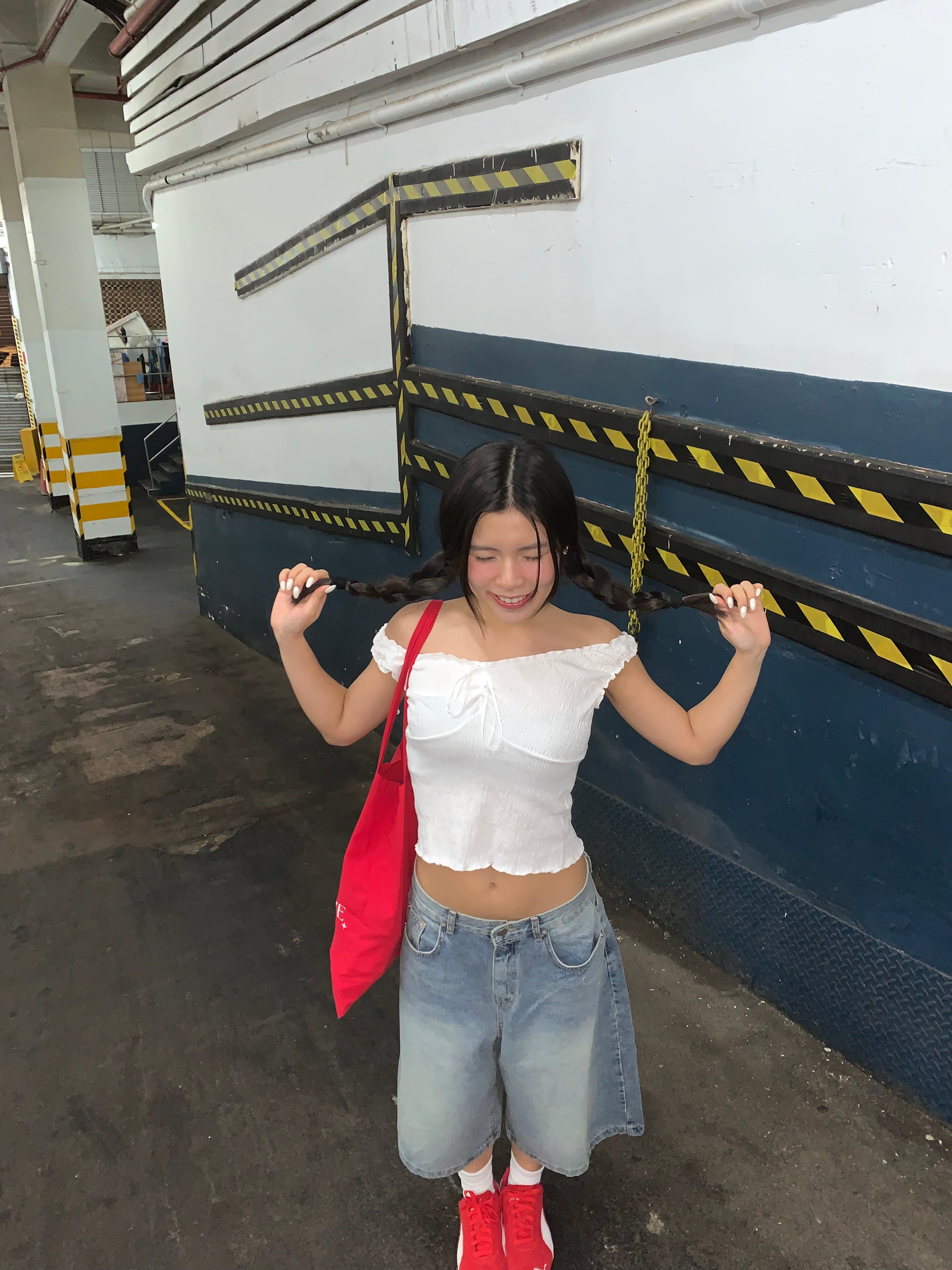 【美式女孩推薦! 立體皺摺質感】Ruffle Ribbon Shoulder Top