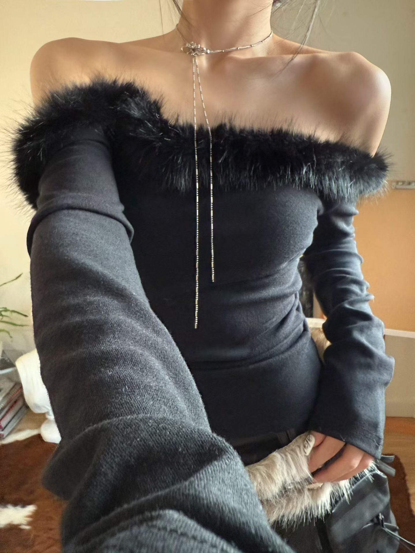 【千禧辣妹style🩶】Fluffy Melo Off Shoulder Top