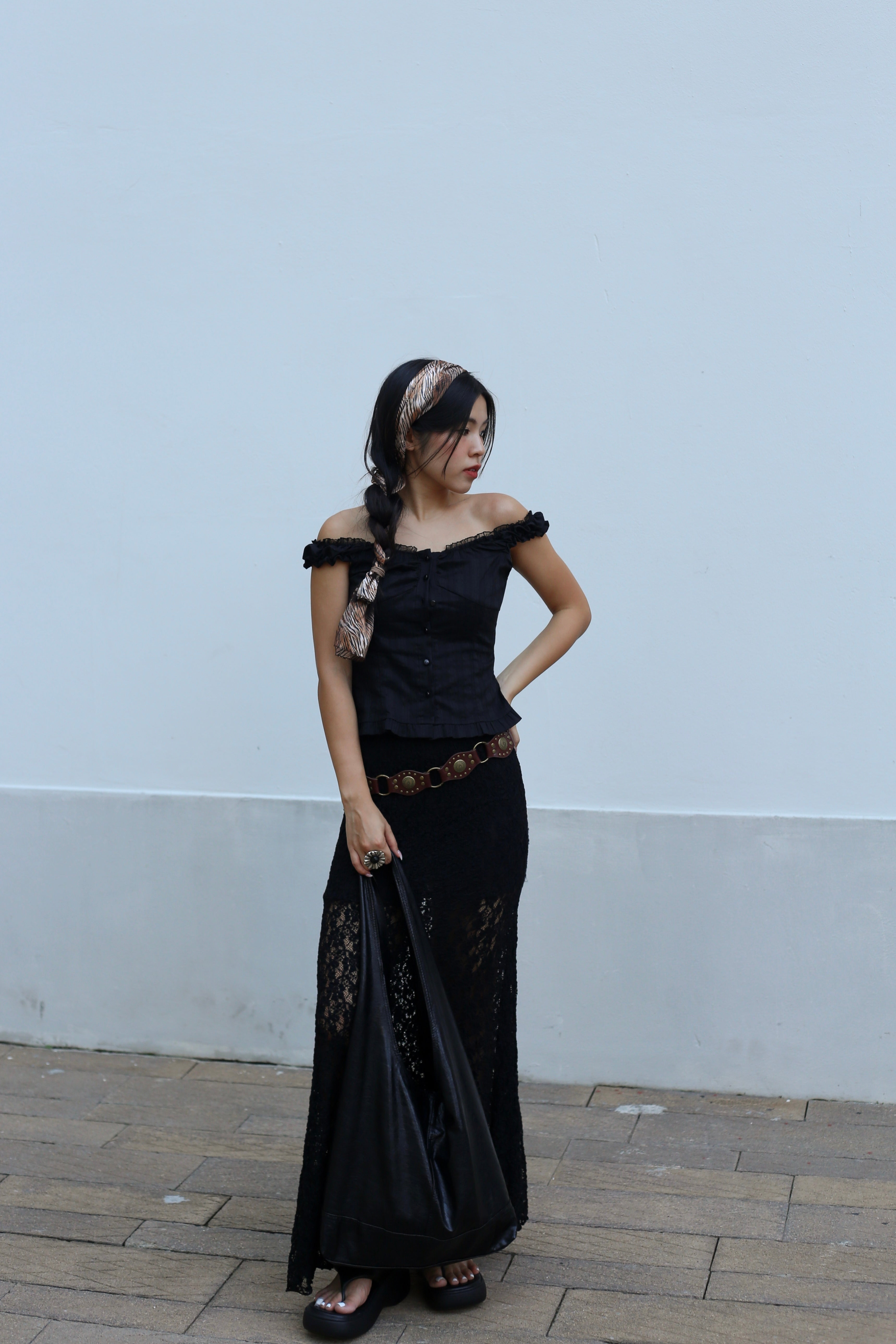 【Ballet Core必備! Lace質感Max】Basic Solid Button Front  Lace Off Shoulder Top