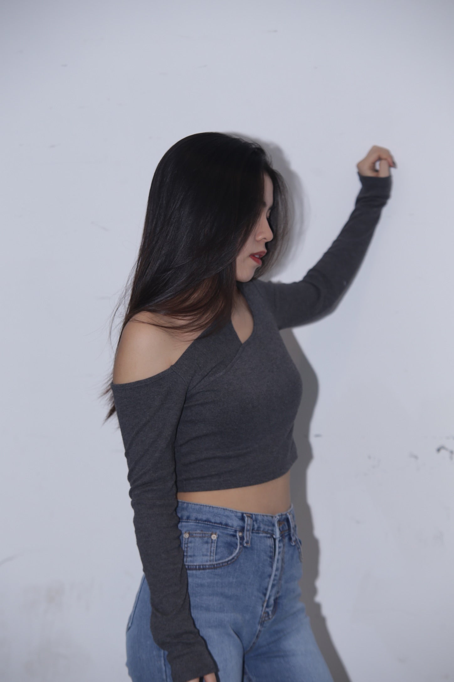 Solid Shoulder Cut Crop Top
