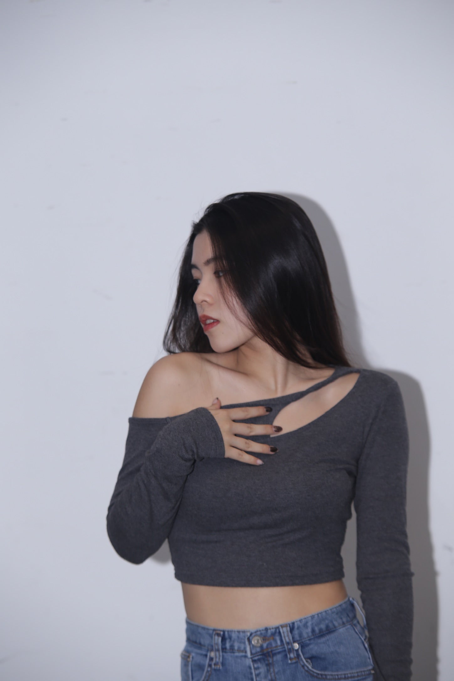 Solid Shoulder Cut Crop Top
