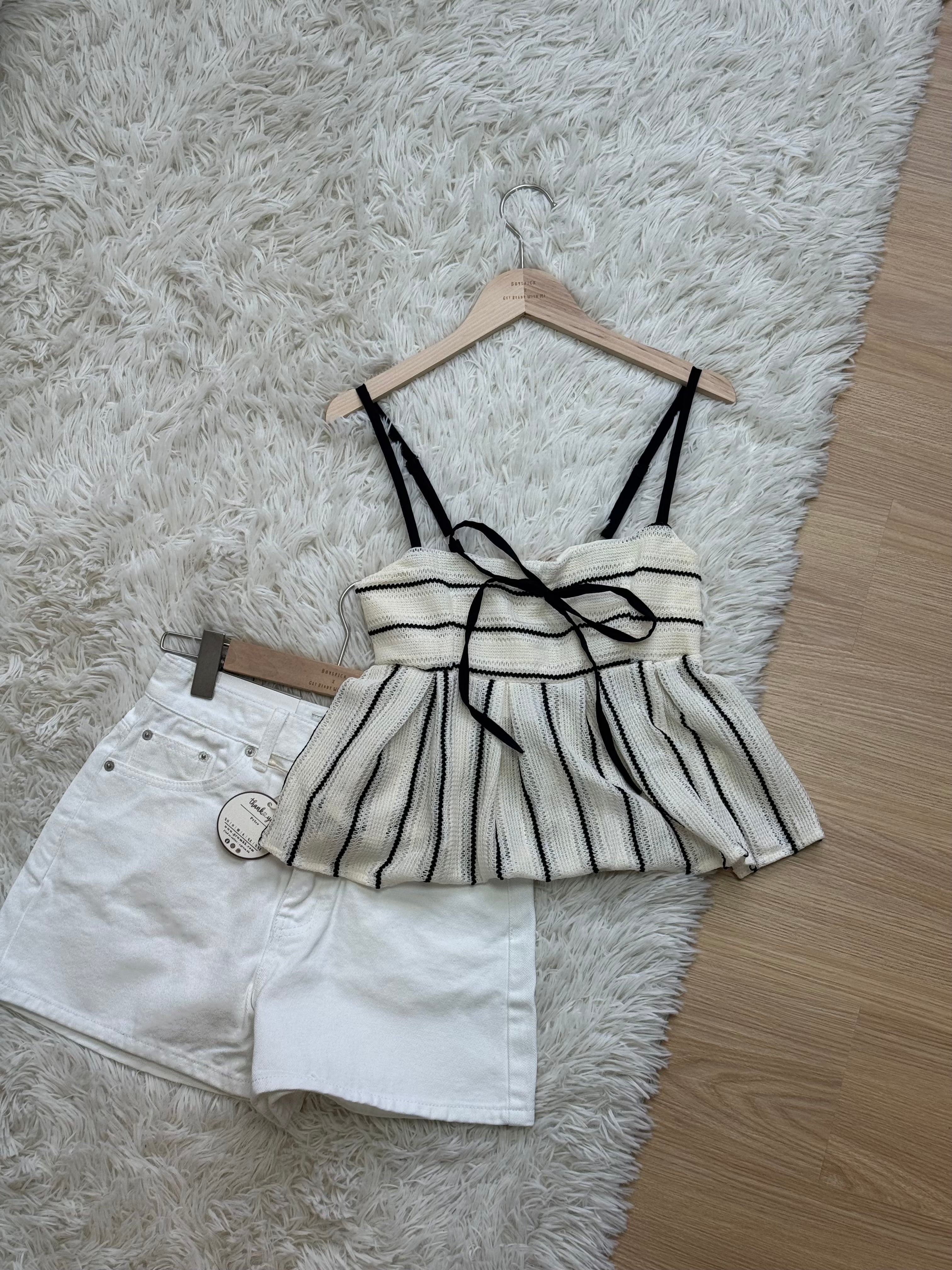 【現貨套裝價！】Striped Top + White Shorts Set