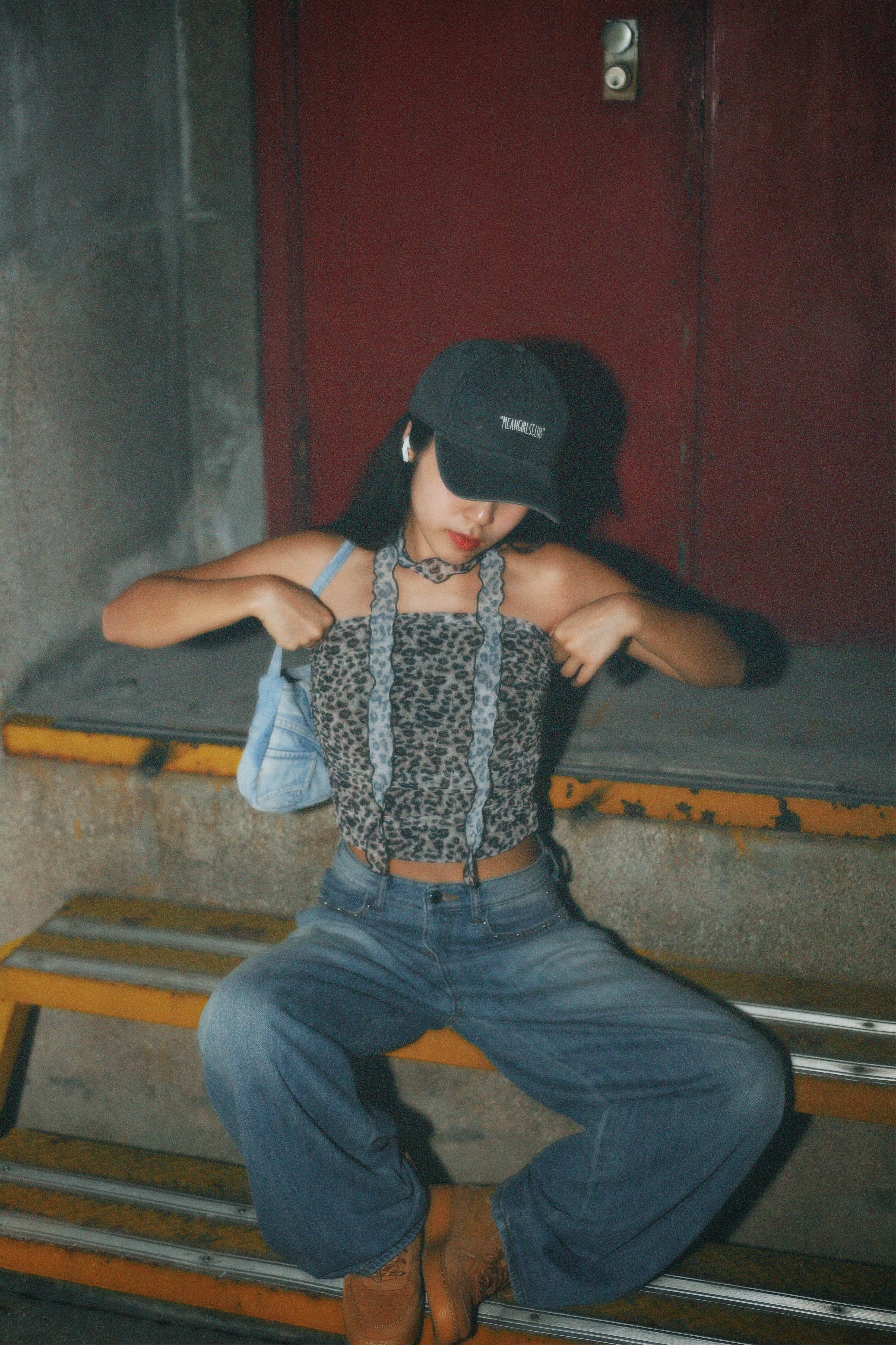 【人氣鉚釘彎刀牛仔褲】Viral Rivet Barrel Jeans