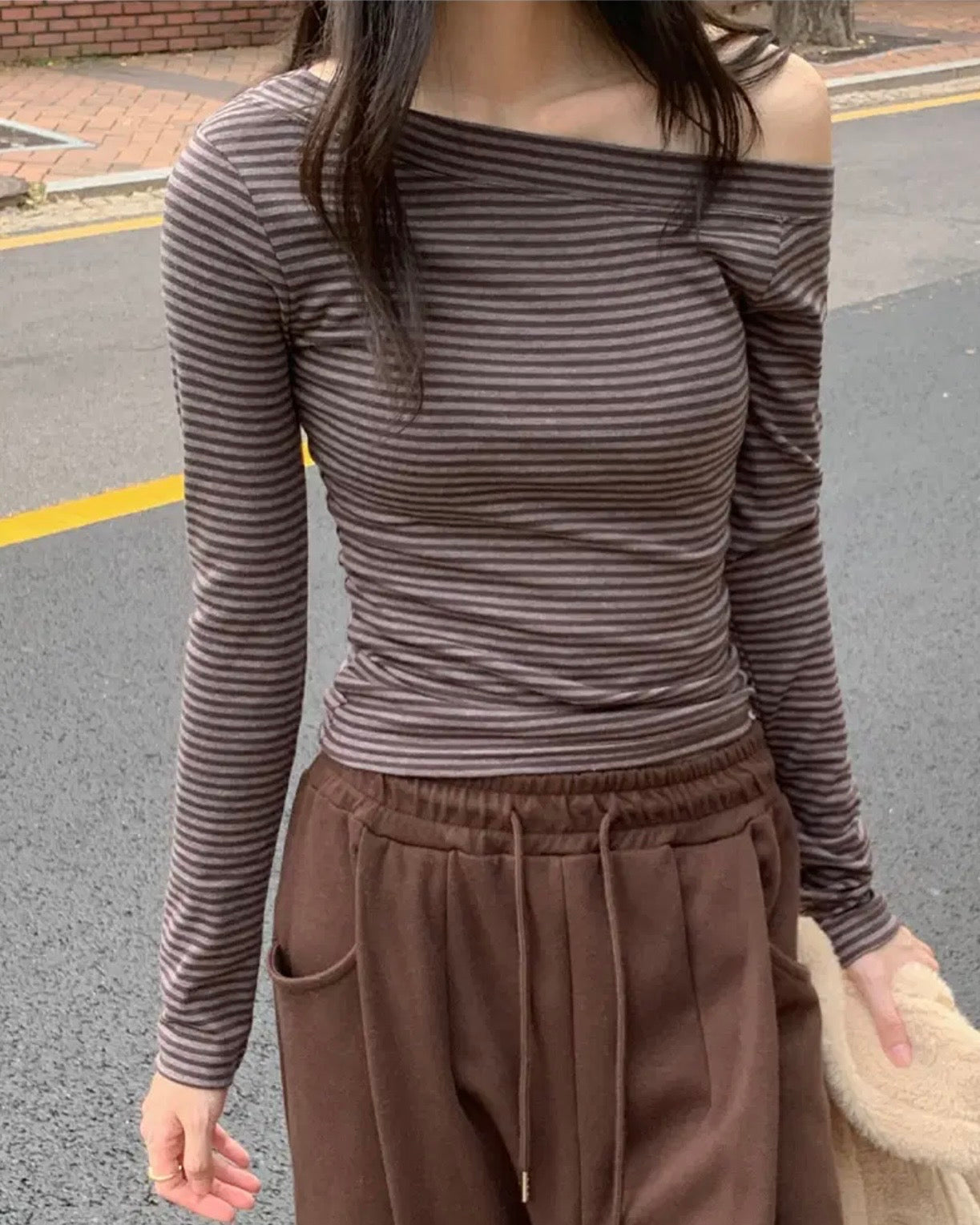 【衣櫃必備系列✨】Basic Striped Single Shoulder Top