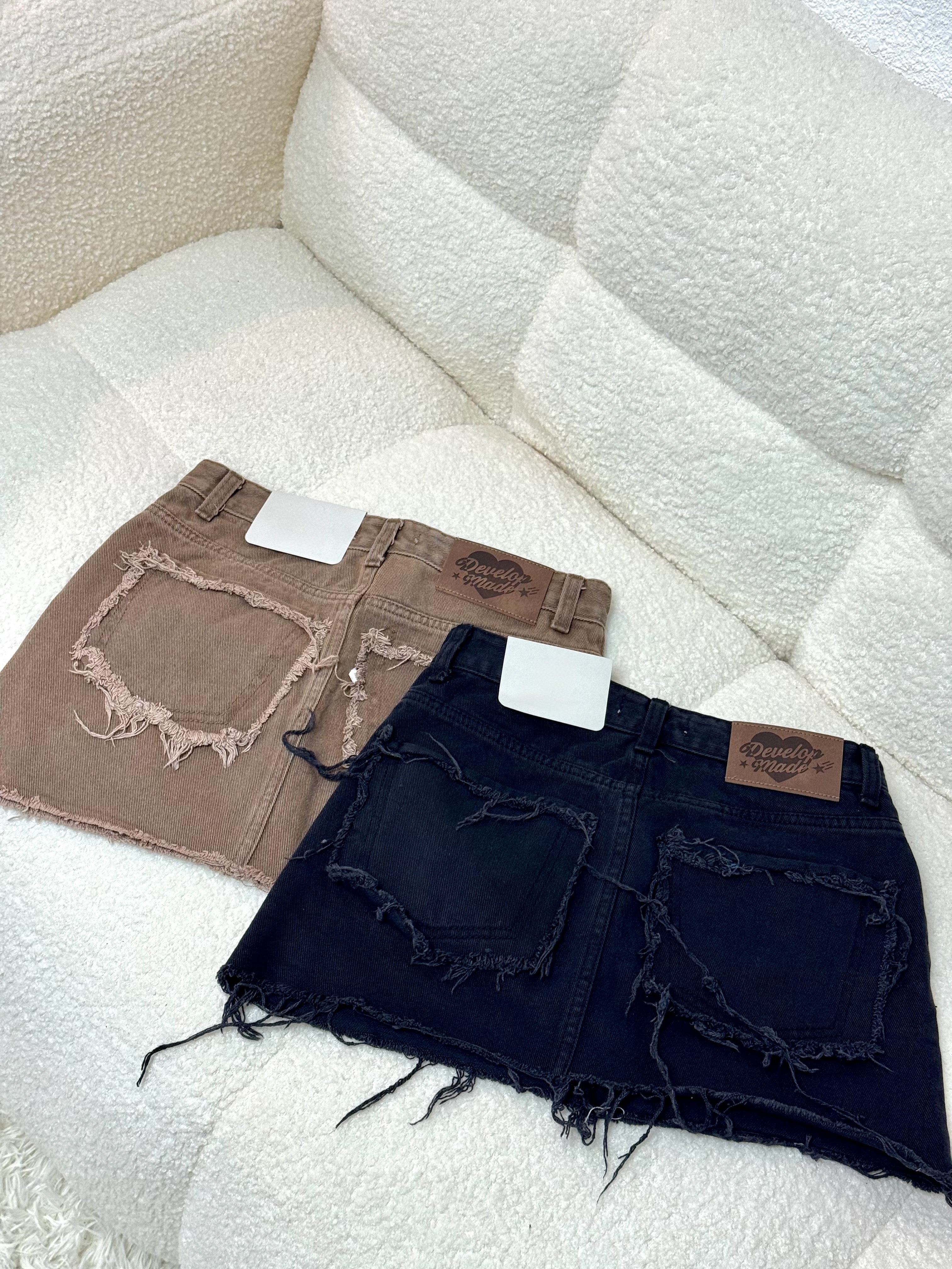 【型格破爛風短裙】Solid Ripped Rivet Mini Skirt