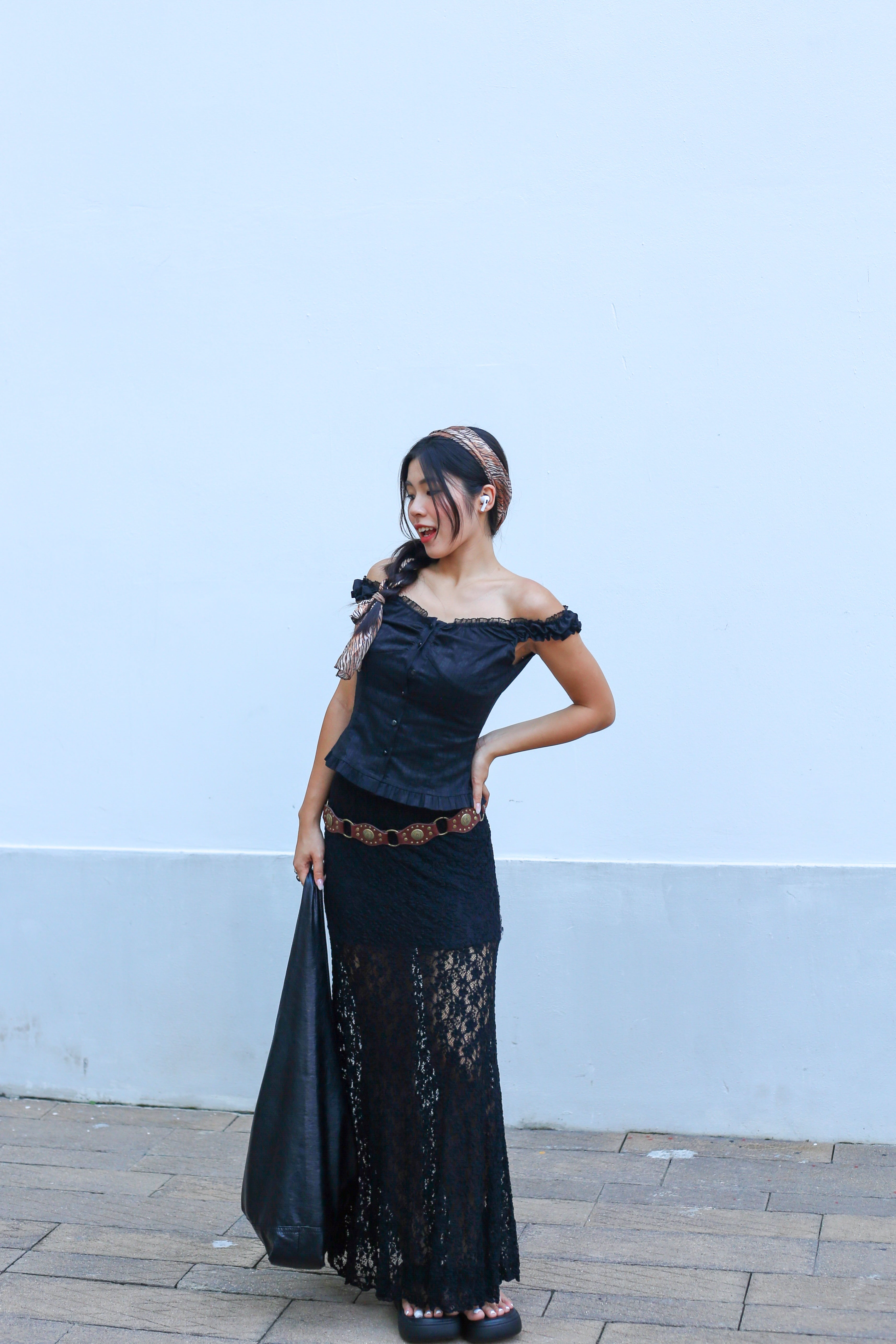 【Ballet Core必備! Lace質感Max】Basic Solid Button Front  Lace Off Shoulder Top