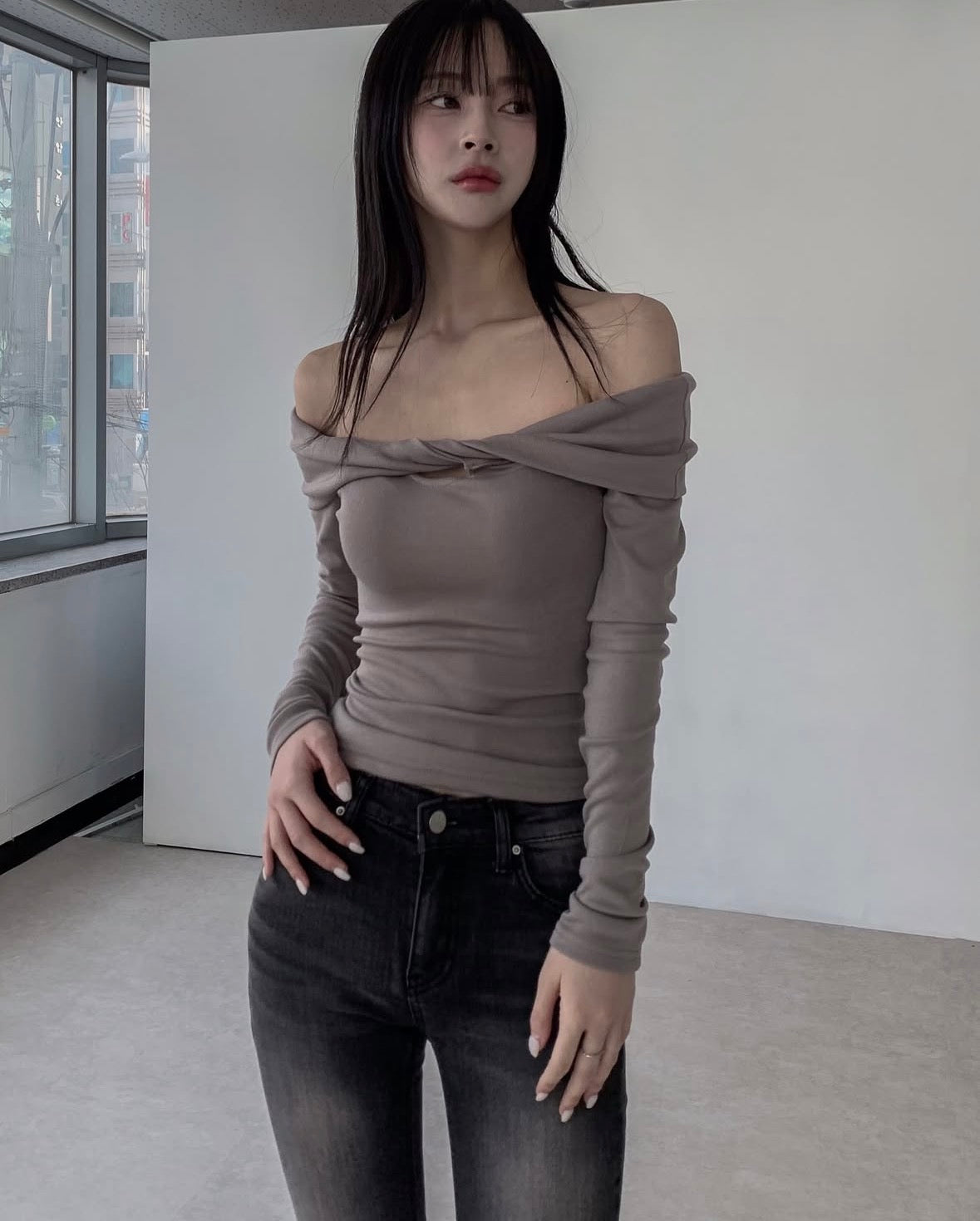 【歐美風一字領Top】 Leaf Twisted Long Sleeve Off Shoulder Top