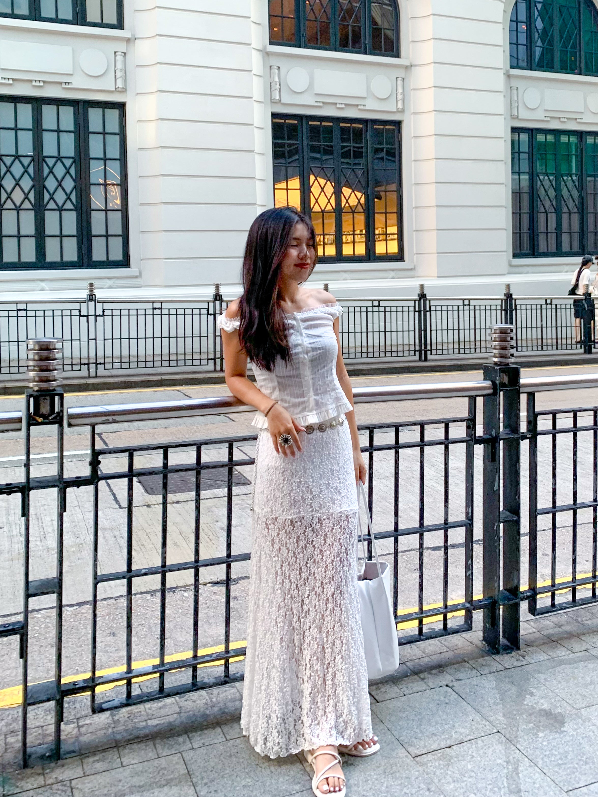 【Ballet Core必備! Lace質感Max】Basic Solid Button Front  Lace Off Shoulder Top