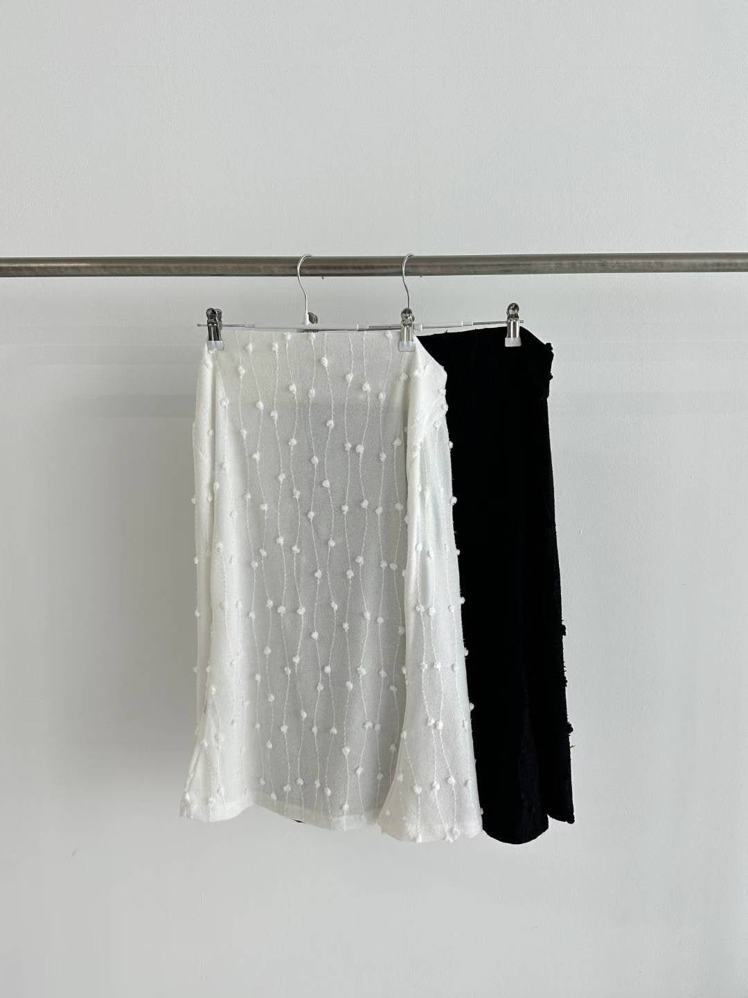 【粒粒薄長袖top👀】Solid Textured Off Shoulder Top