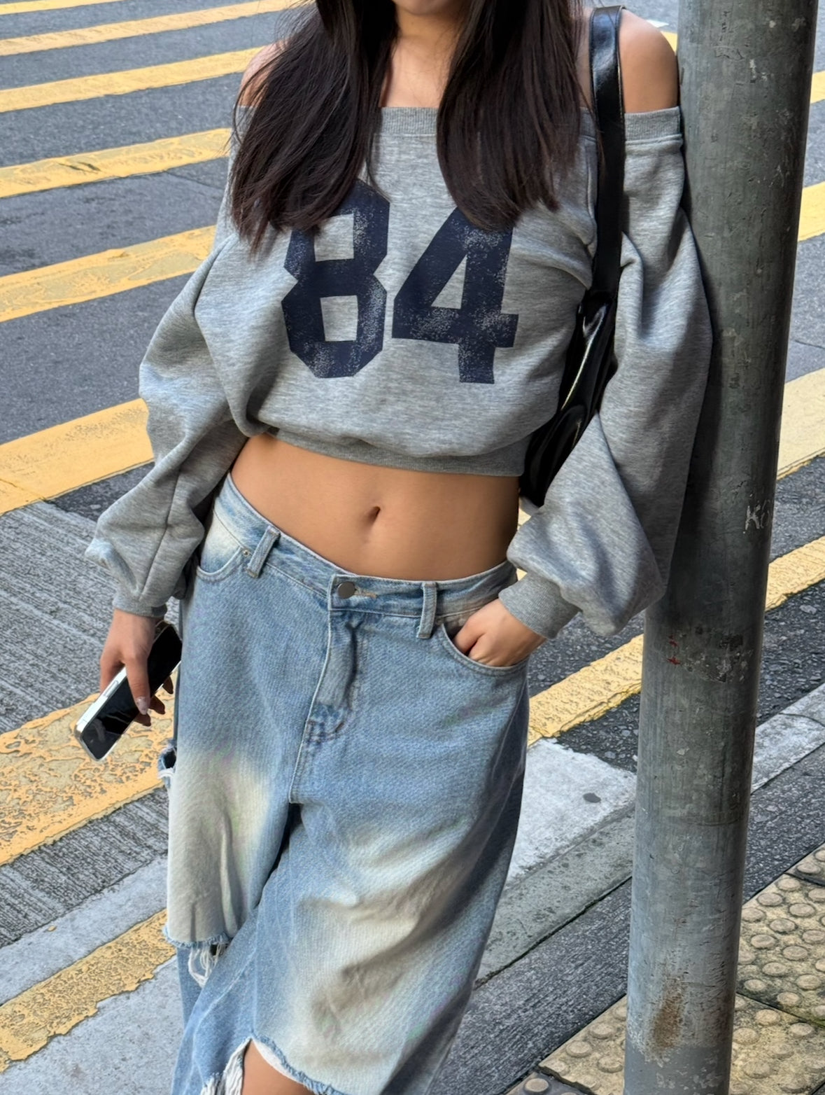 【含內絨！】84 Off Shoulder Crop Sweater