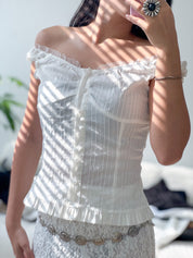 【Ballet Core必備! Lace質感Max】Basic Solid Button Front  Lace Off Shoulder Top