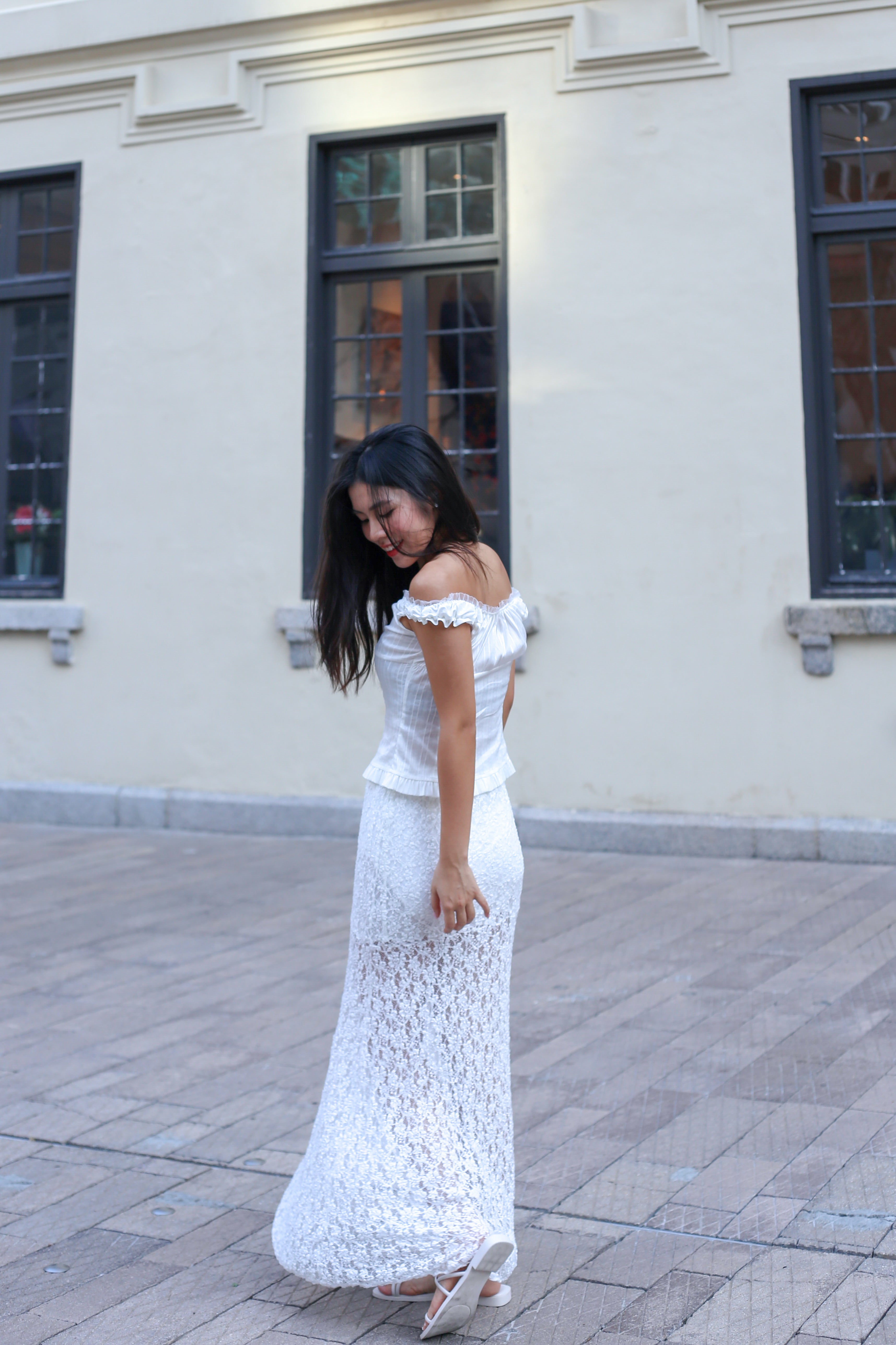 【Ballet Core必備! Lace質感Max】Basic Solid Button Front  Lace Off Shoulder Top