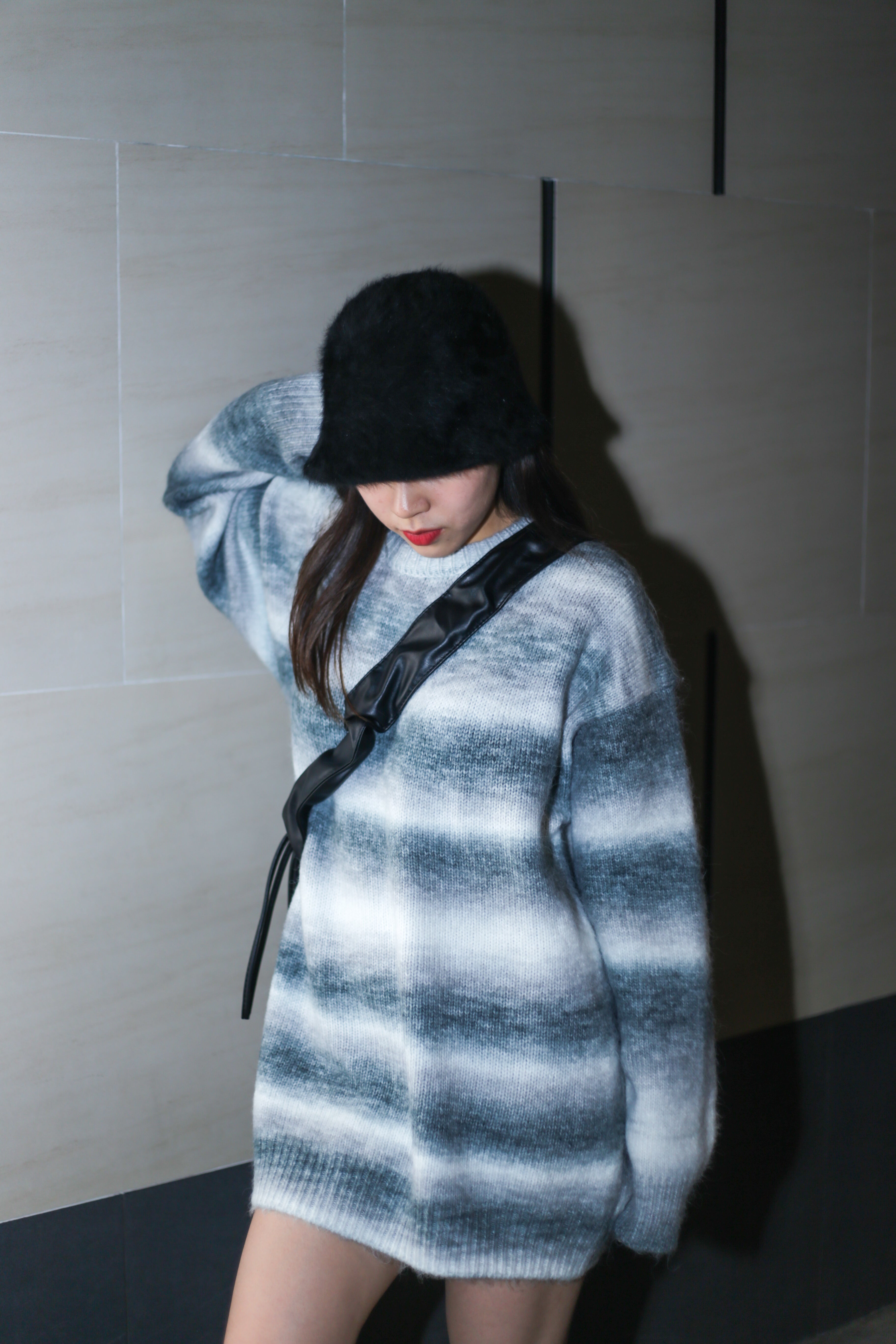 【情侶必入👩🏻‍🤝‍👨🏼銷量超過150件🔥】Elfie Striped Round Neck Long Sweater