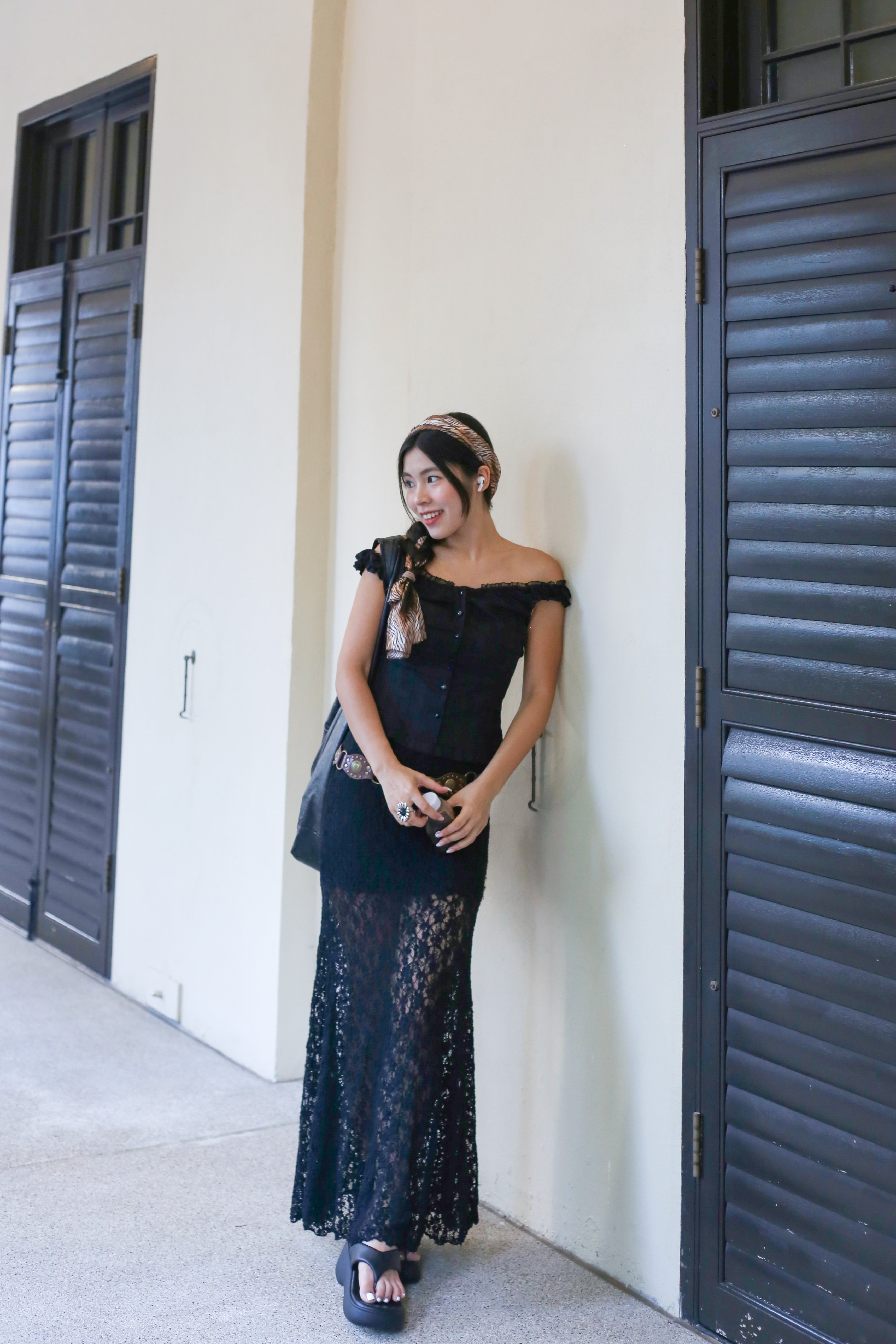 【Ballet Core必備! Lace質感Max】Basic Solid Button Front  Lace Off Shoulder Top