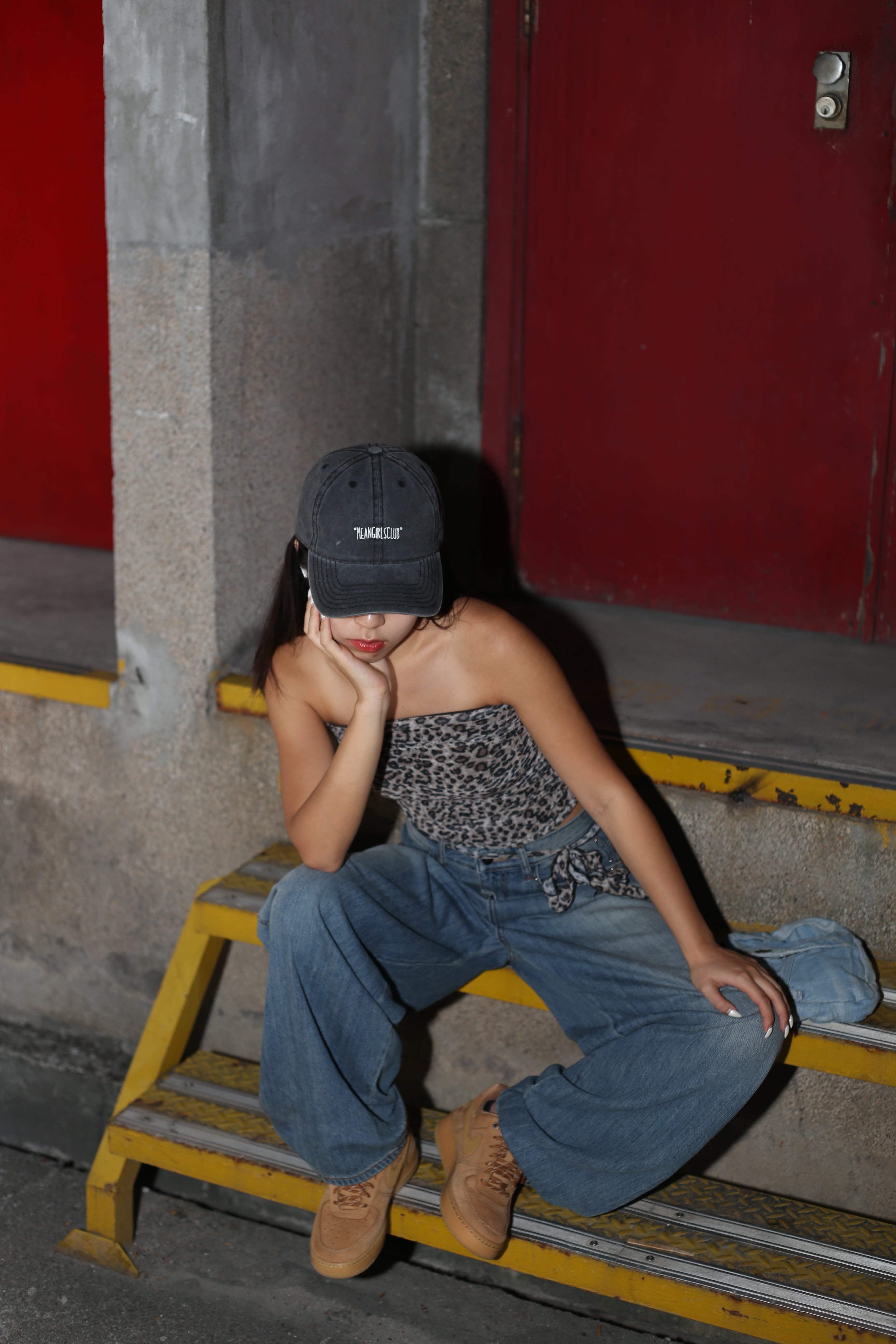 【人氣鉚釘彎刀牛仔褲】Viral Rivet Barrel Jeans