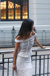 【Ballet Core必備! Lace質感Max】Basic Solid Button Front  Lace Off Shoulder Top