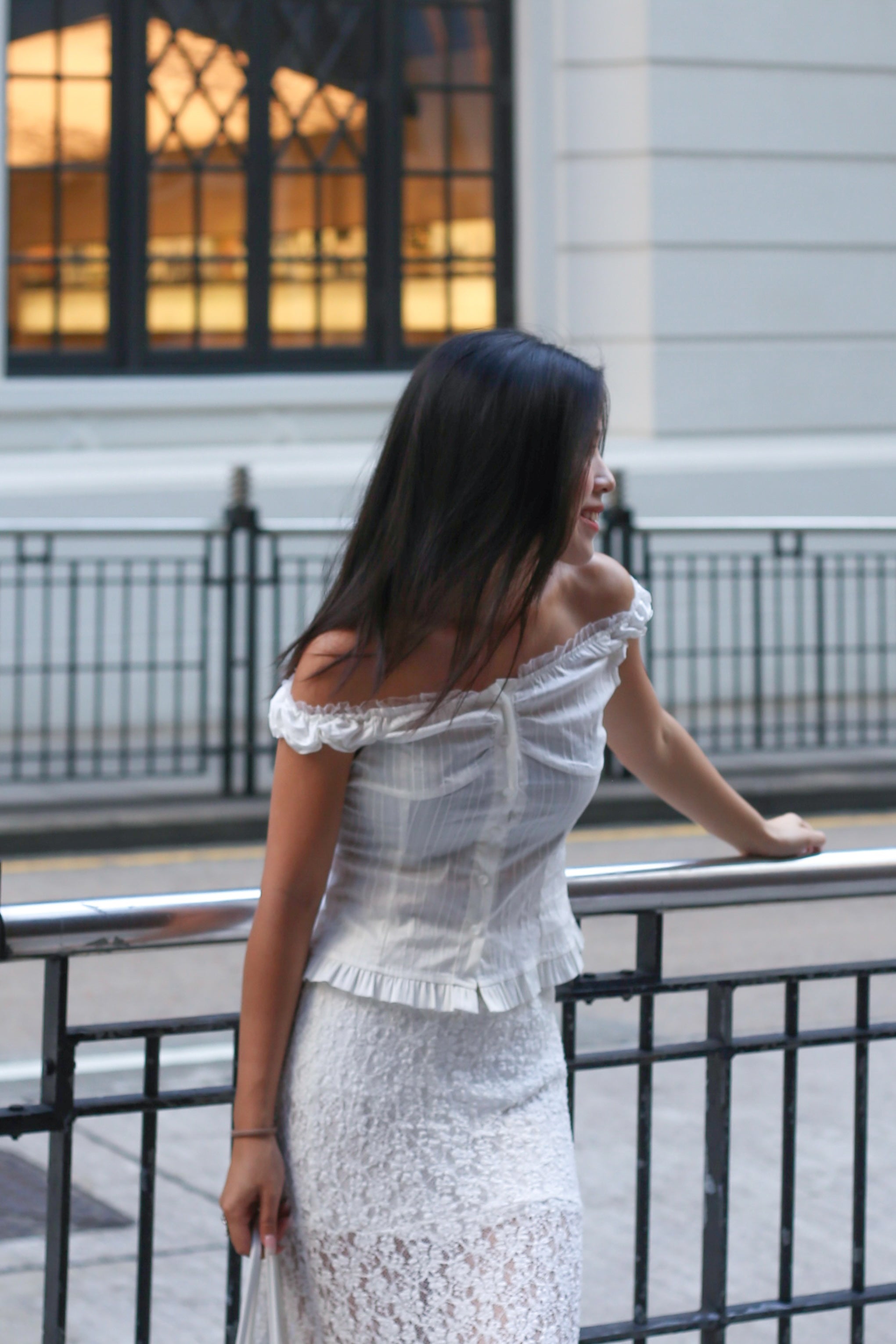 【Ballet Core必備! Lace質感Max】Basic Solid Button Front  Lace Off Shoulder Top
