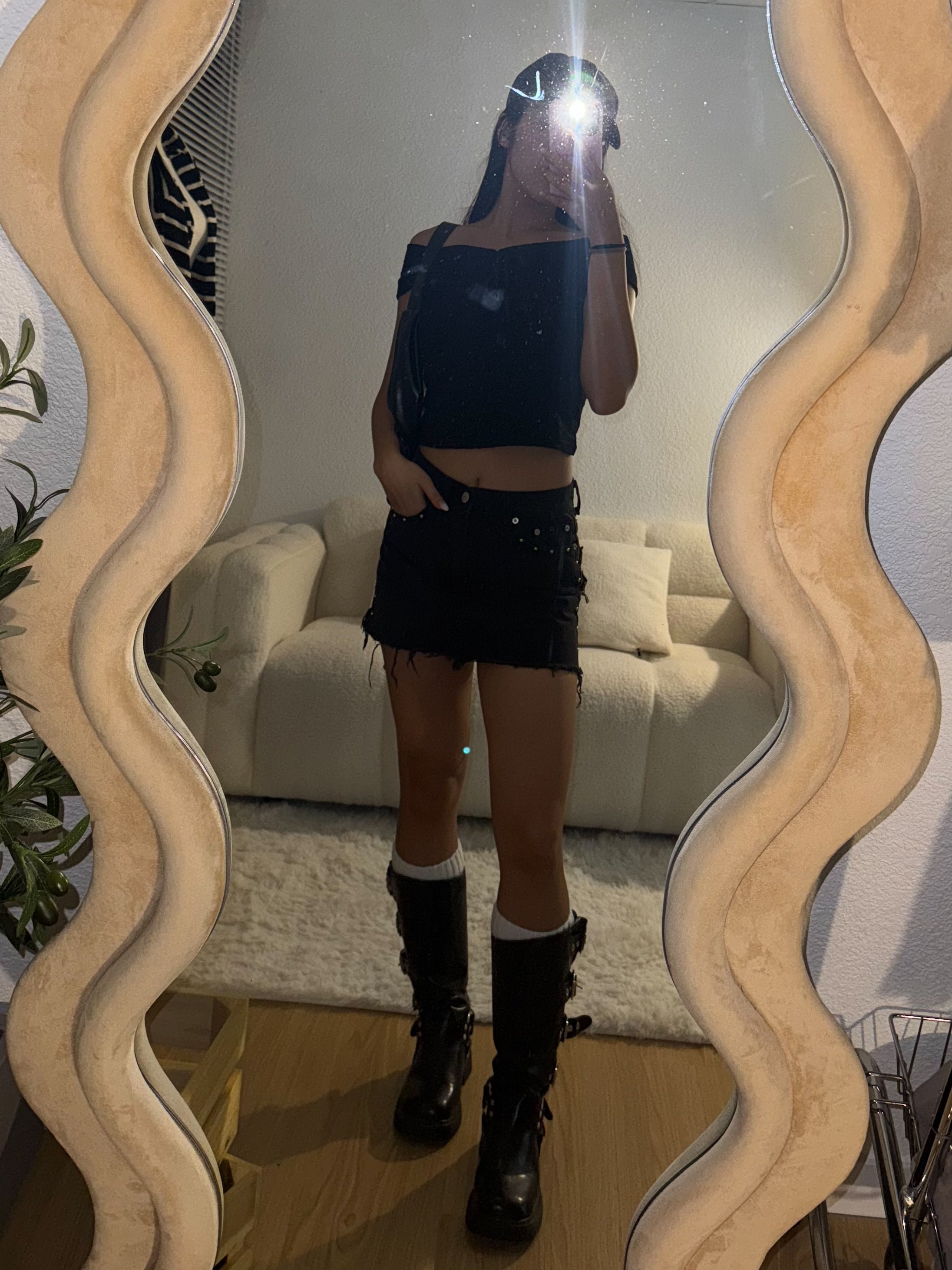 【型格破爛風短裙】Solid Ripped Rivet Mini Skirt