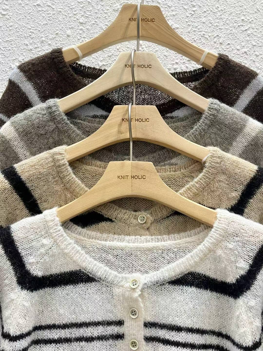 【秋冬必備｜透膚感Max！】See Through Striped Cardigan