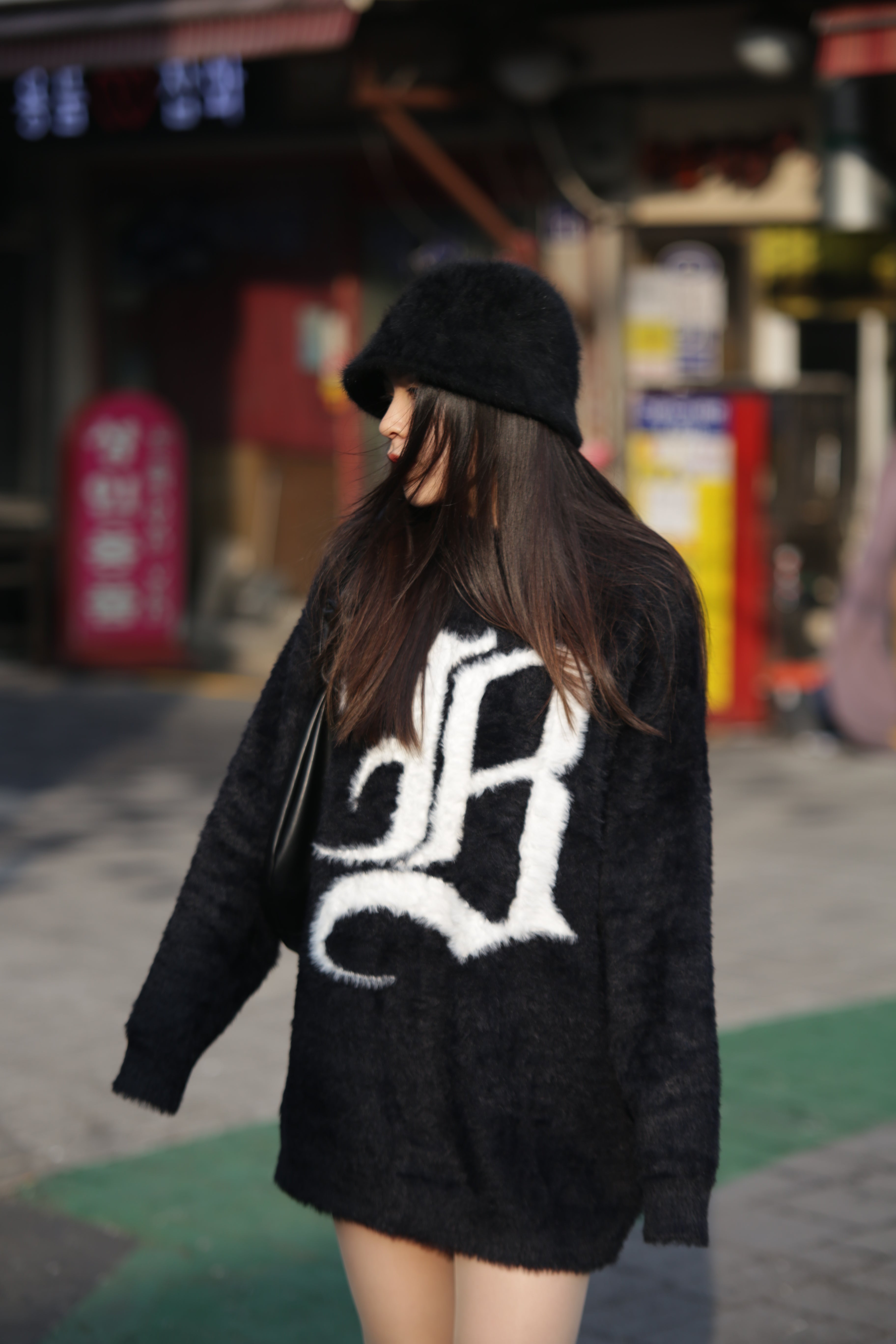 【男女可穿🤍】 Letter B Fluffy Cardigan