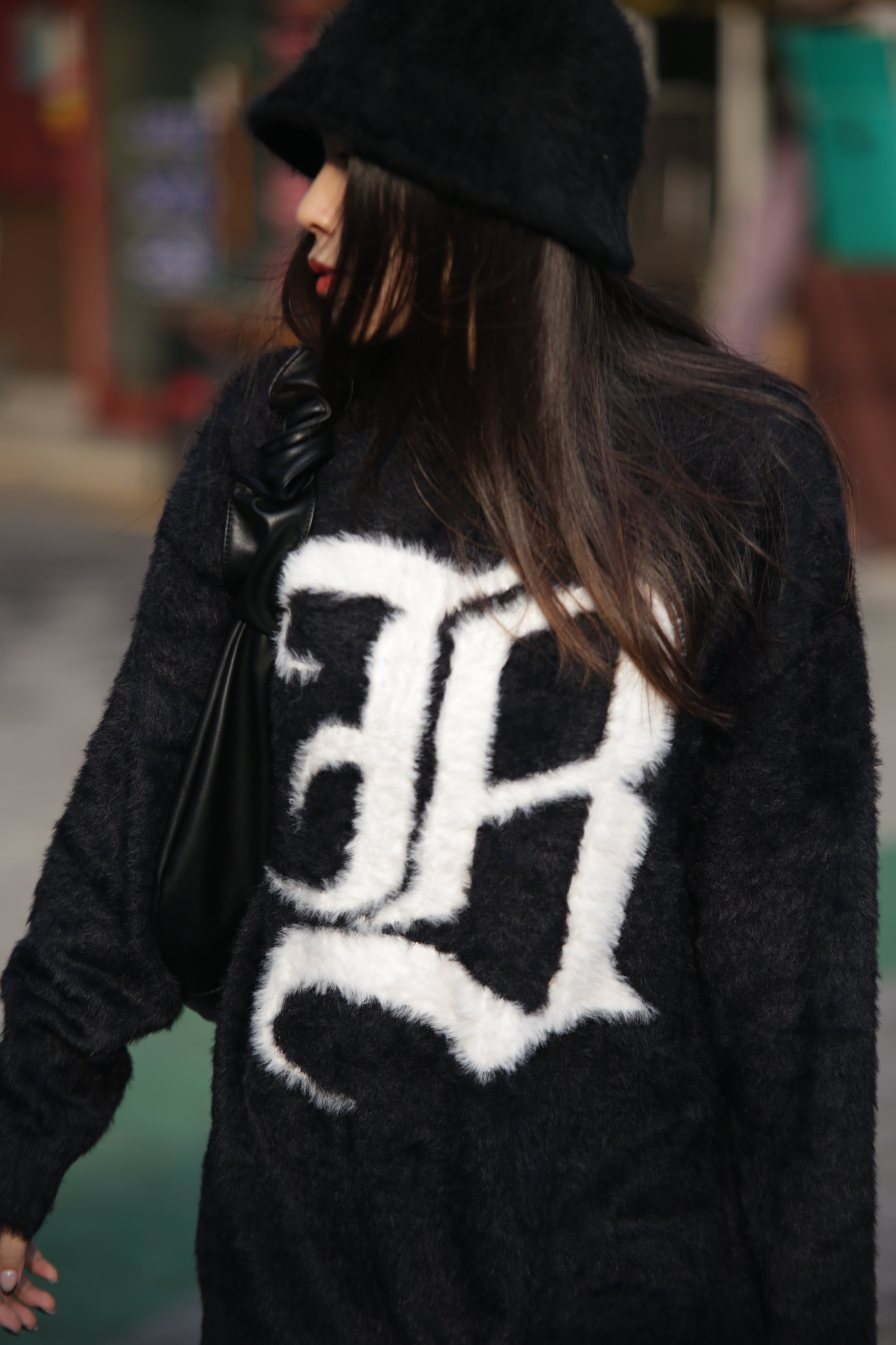 【男女可穿🤍】 Letter B Fluffy Cardigan