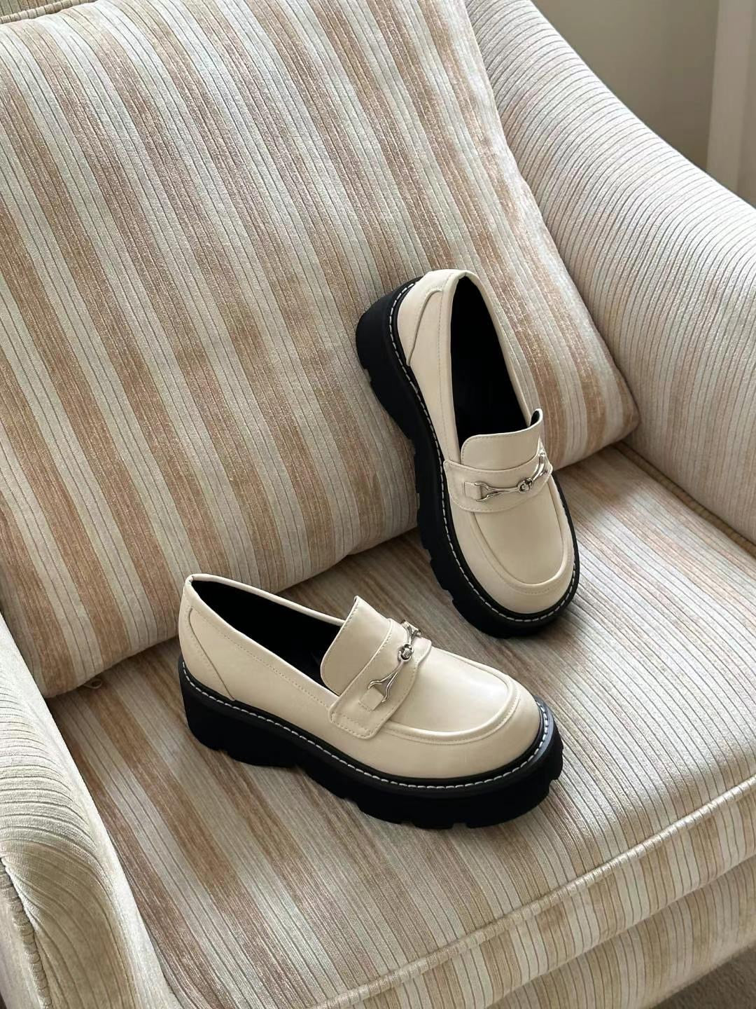 【小個子友好～增高5.2cm！】Sliver Buckle Solid Plain Loafers