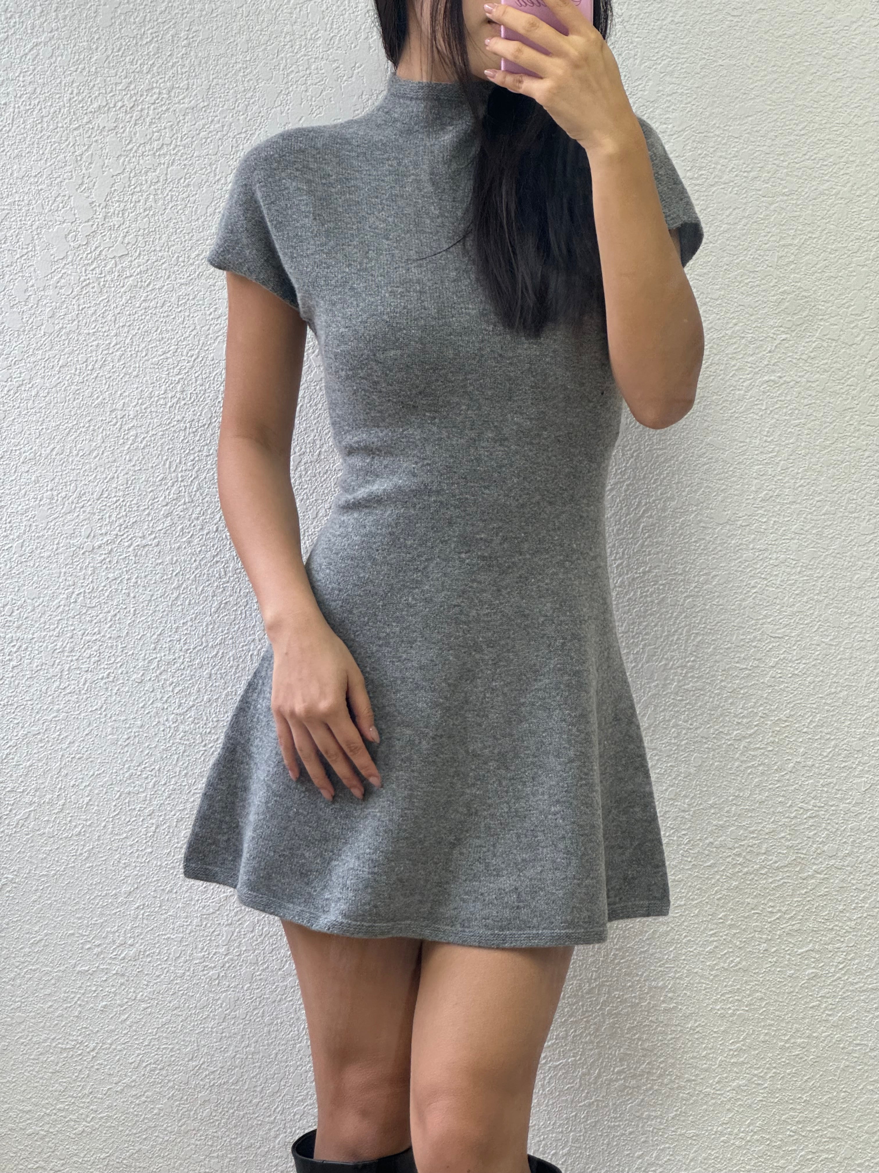 【42%羊毛｜無縫線設計】42% Wool Seamless Solid Knit Flare Dress