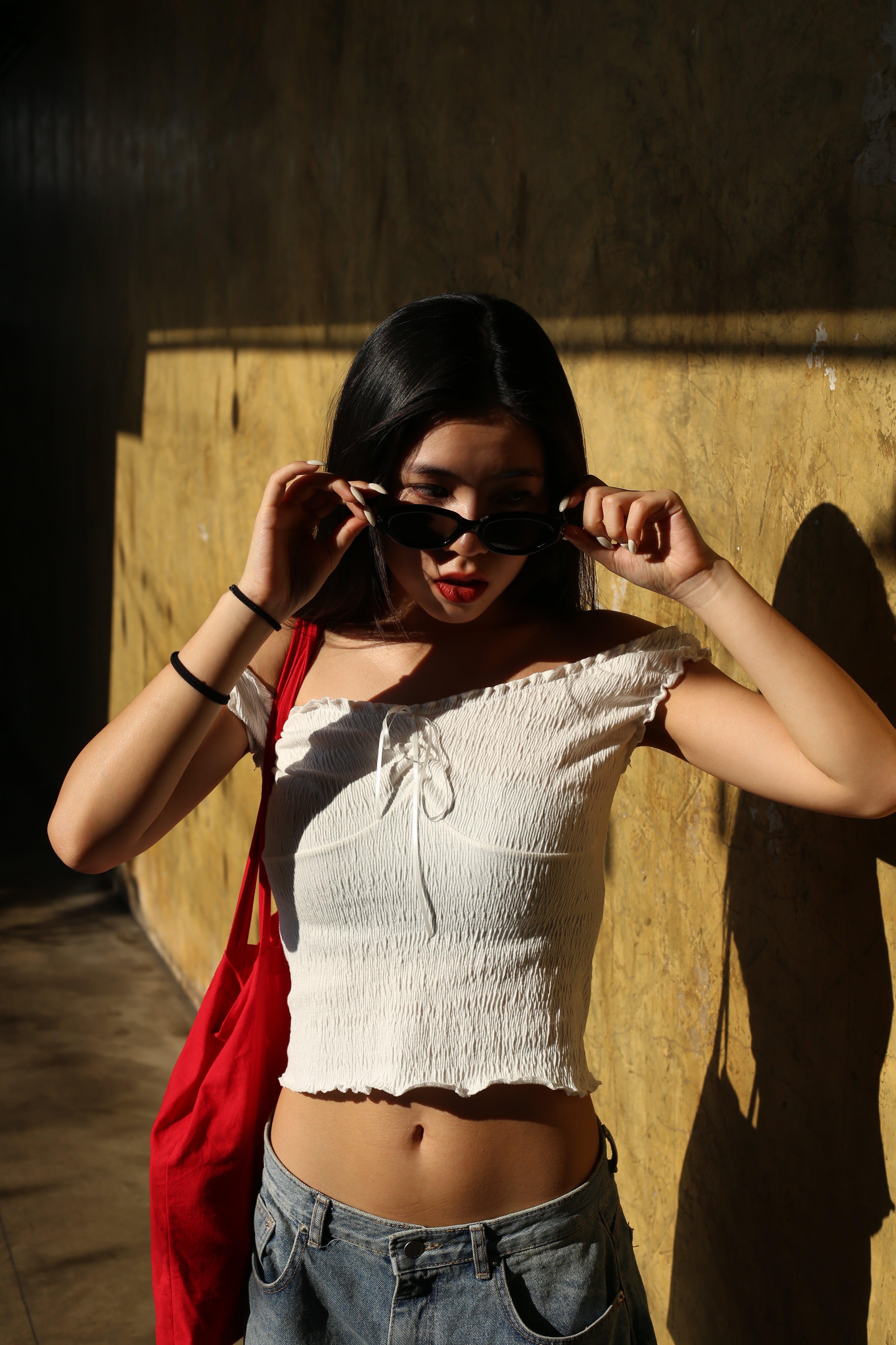 【美式女孩推薦! 立體皺摺質感】Ruffle Ribbon Shoulder Top