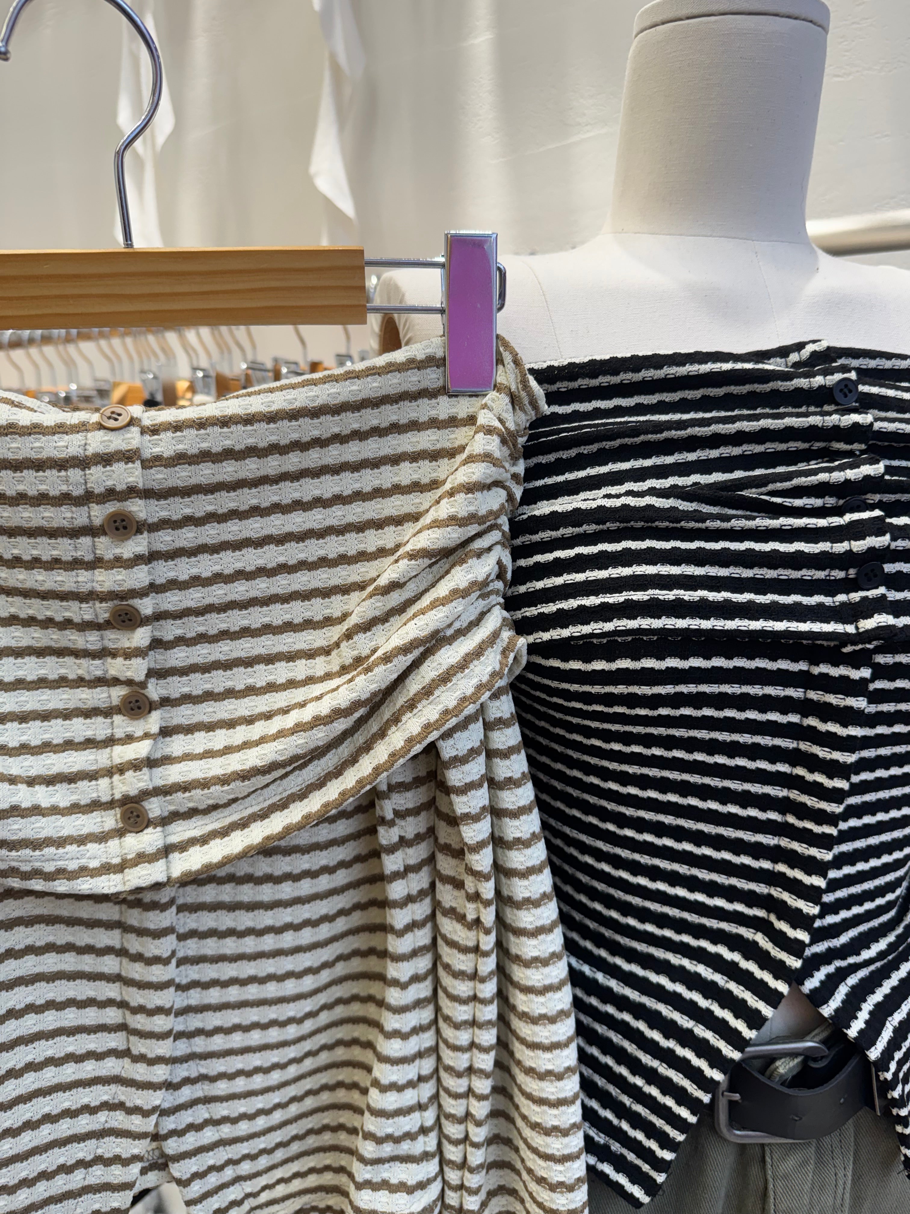 【🇰🇷韓國連線】皺皺領橫間一字膊Top