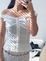 【Ballet Core必備! Lace質感Max】Basic Solid Button Front  Lace Off Shoulder Top