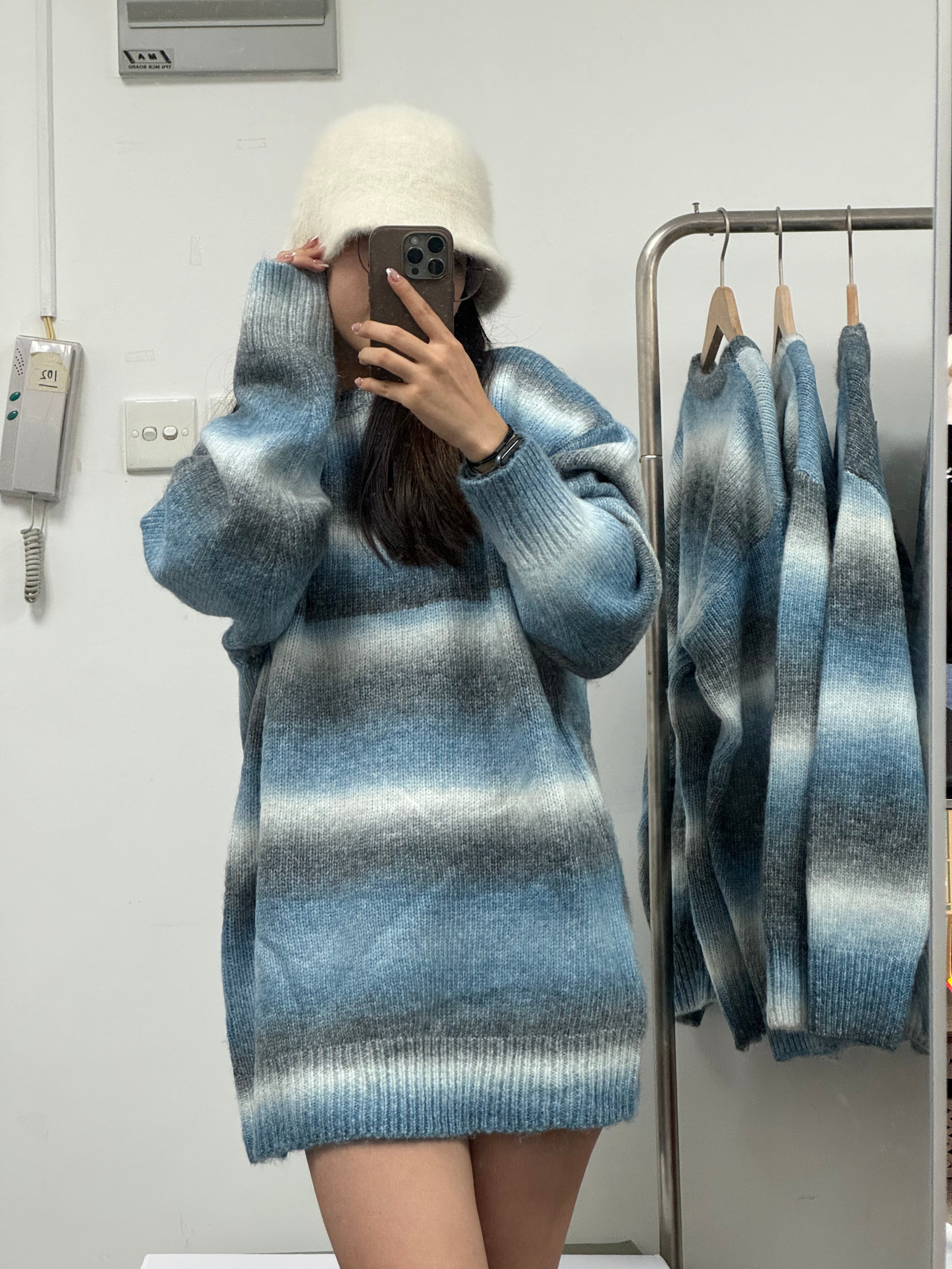 【情侶必入👩🏻‍🤝‍👨🏼銷量超過150件🔥】Elfie Striped Round Neck Long Sweater