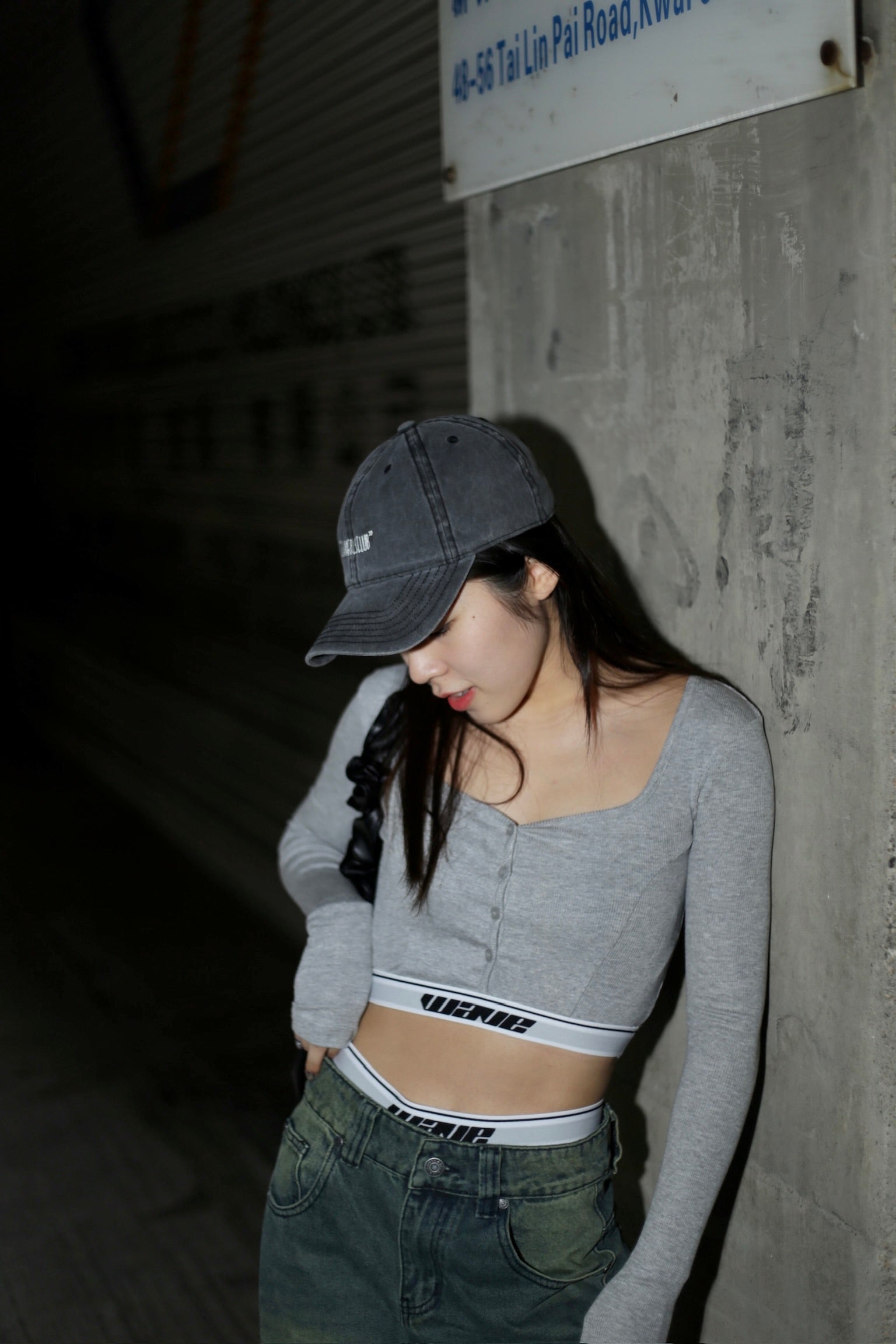 【超人氣Crop Top🔥】Wave Button Front Crop Top