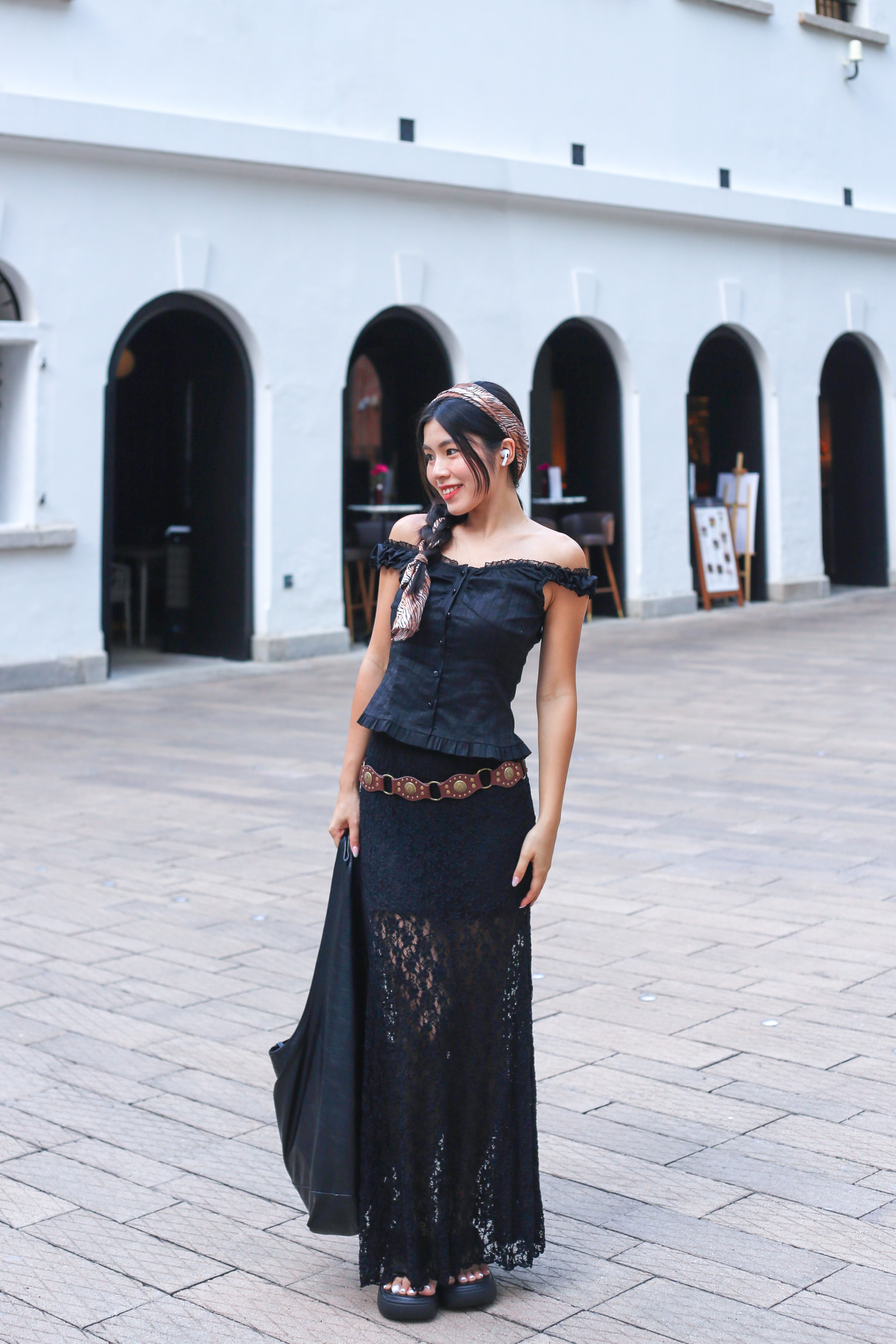 【Ballet Core必備! Lace質感Max】Basic Solid Button Front  Lace Off Shoulder Top