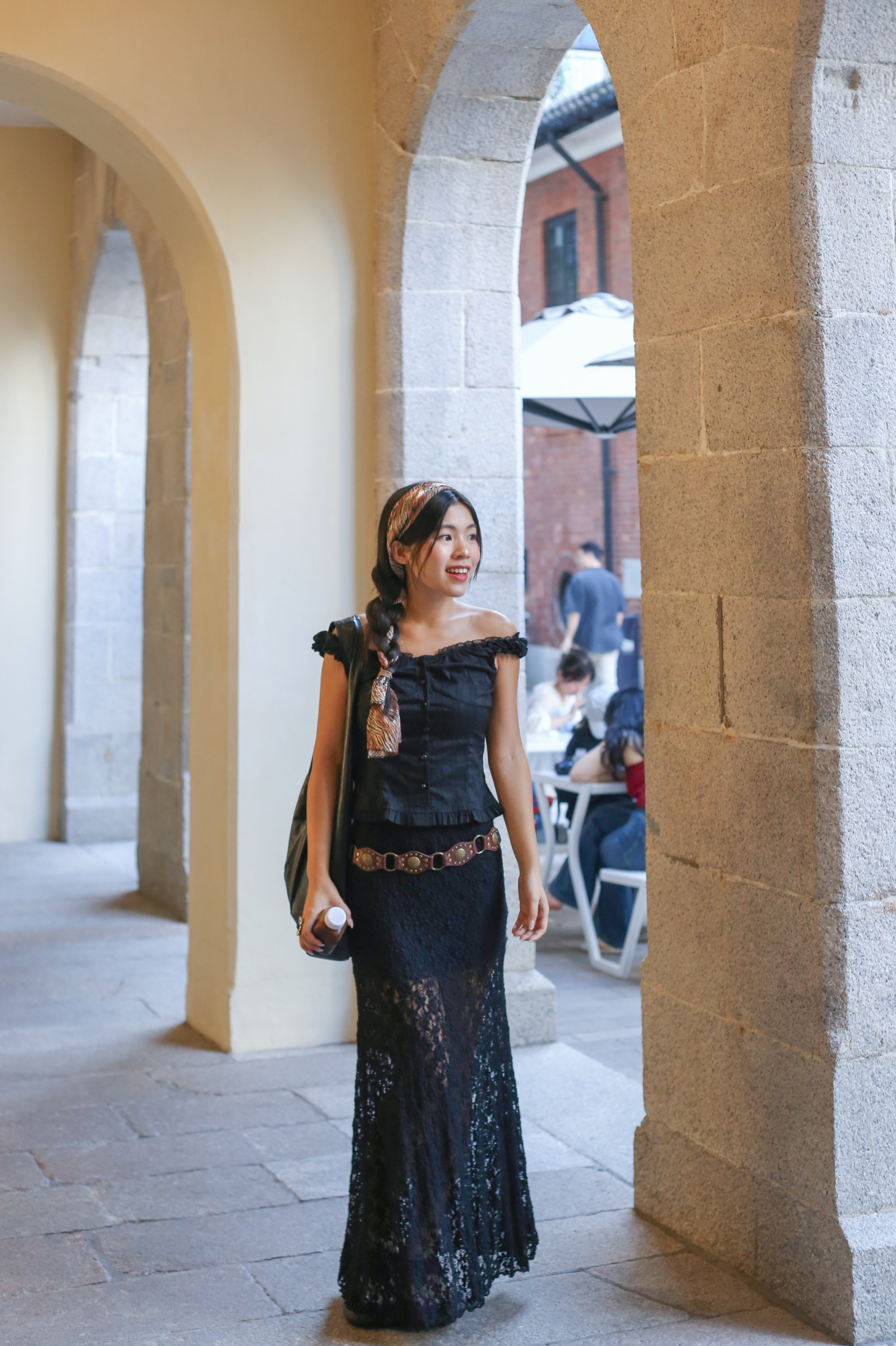 【Ballet Core必備! Lace質感Max】Basic Solid Button Front  Lace Off Shoulder Top