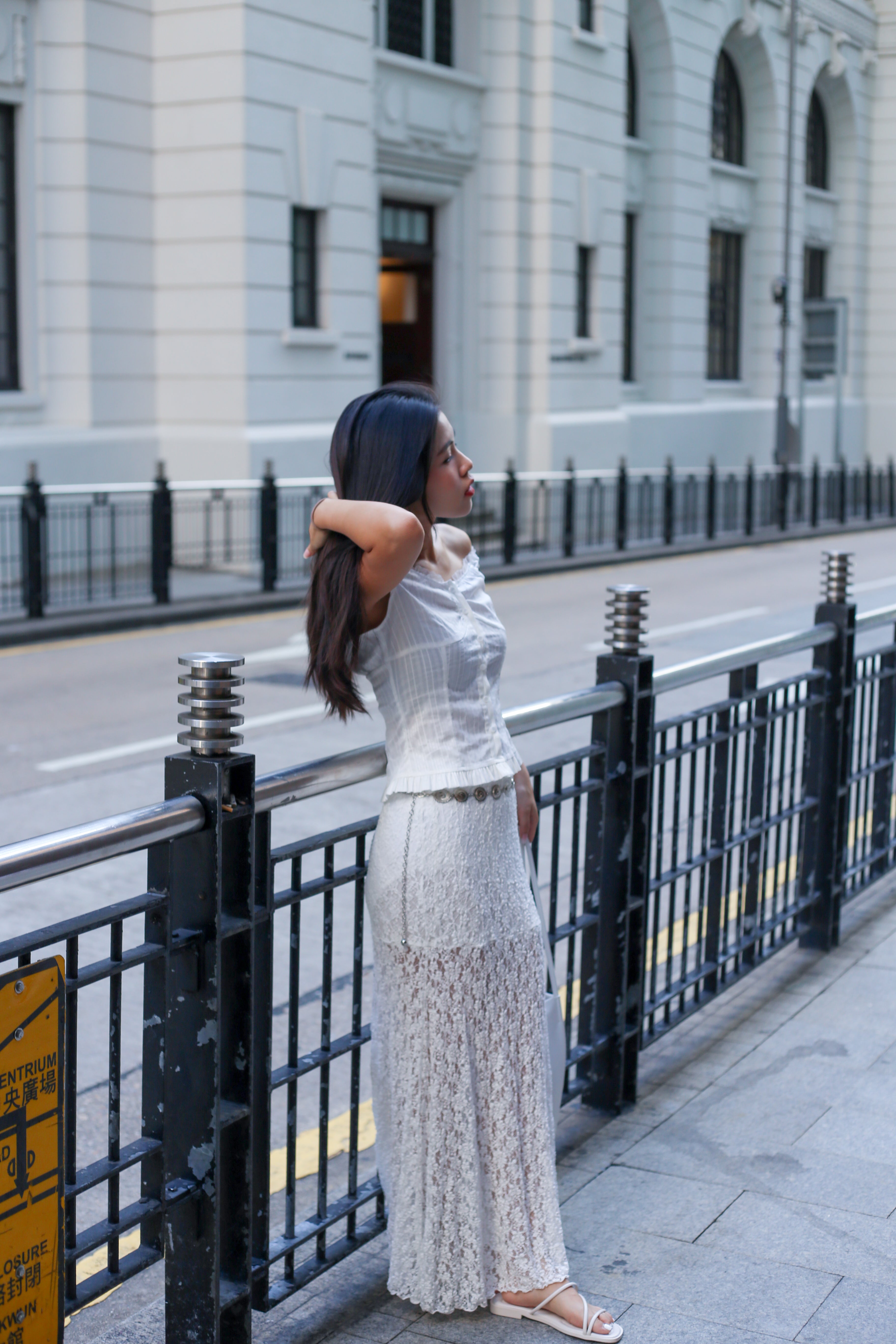【Ballet Core必備! Lace質感Max】Basic Solid Button Front  Lace Off Shoulder Top