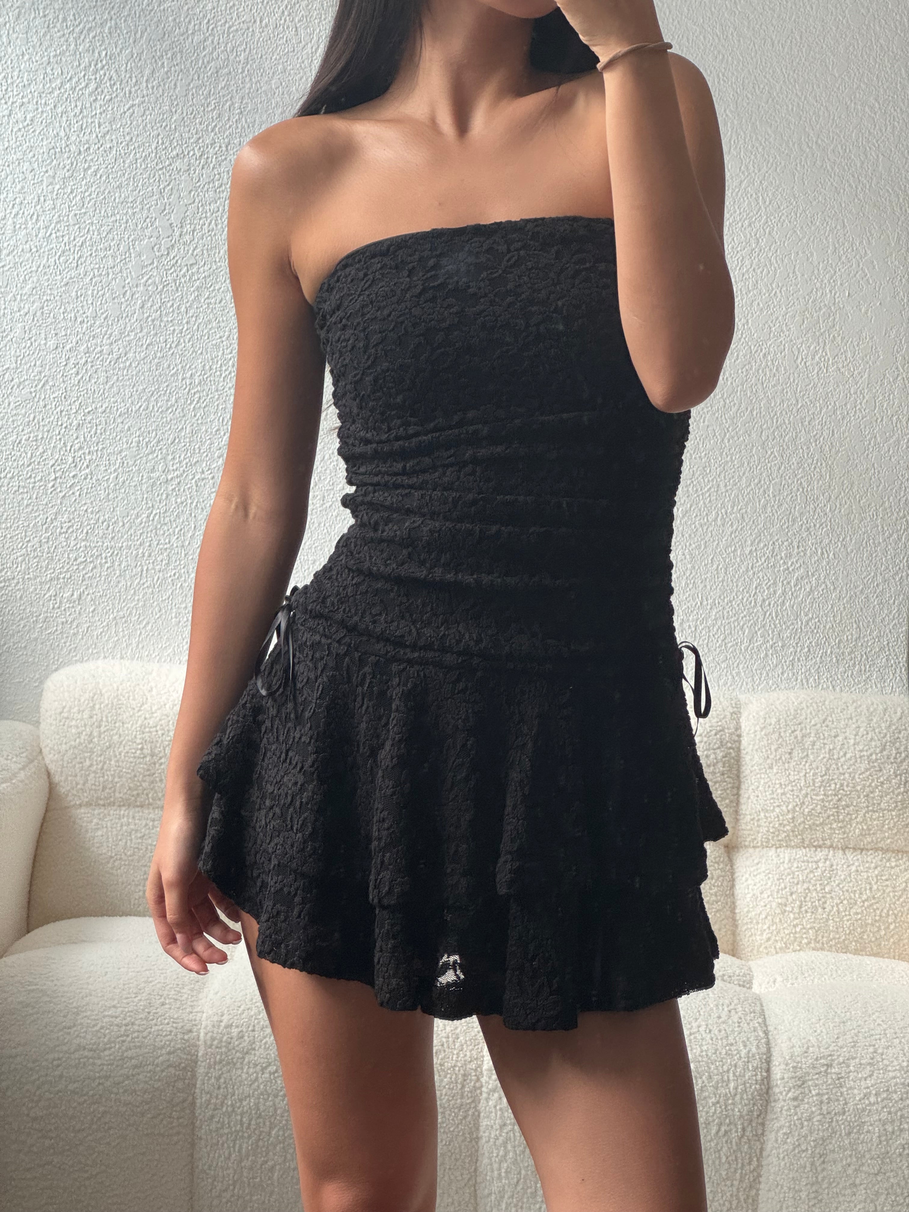 【歐美風平口繡花短裙】Solid Lace Tube Top Dress