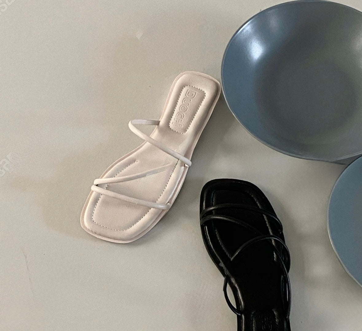 【軟腍腍鞋底☁️超舒服！】Basic Solid Cross Slippers