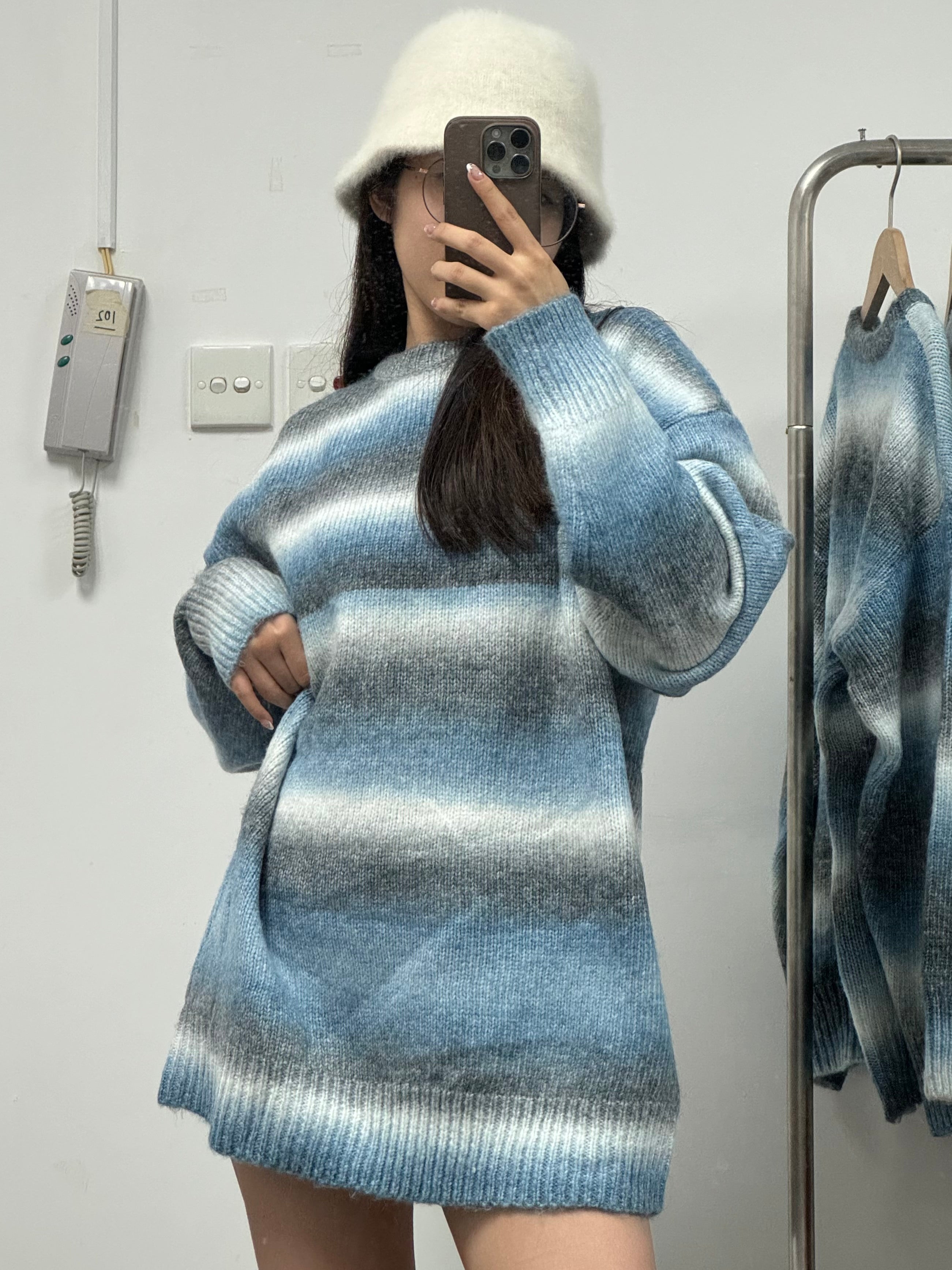 【情侶必入👩🏻‍🤝‍👨🏼銷量超過150件🔥】Elfie Striped Round Neck Long Sweater