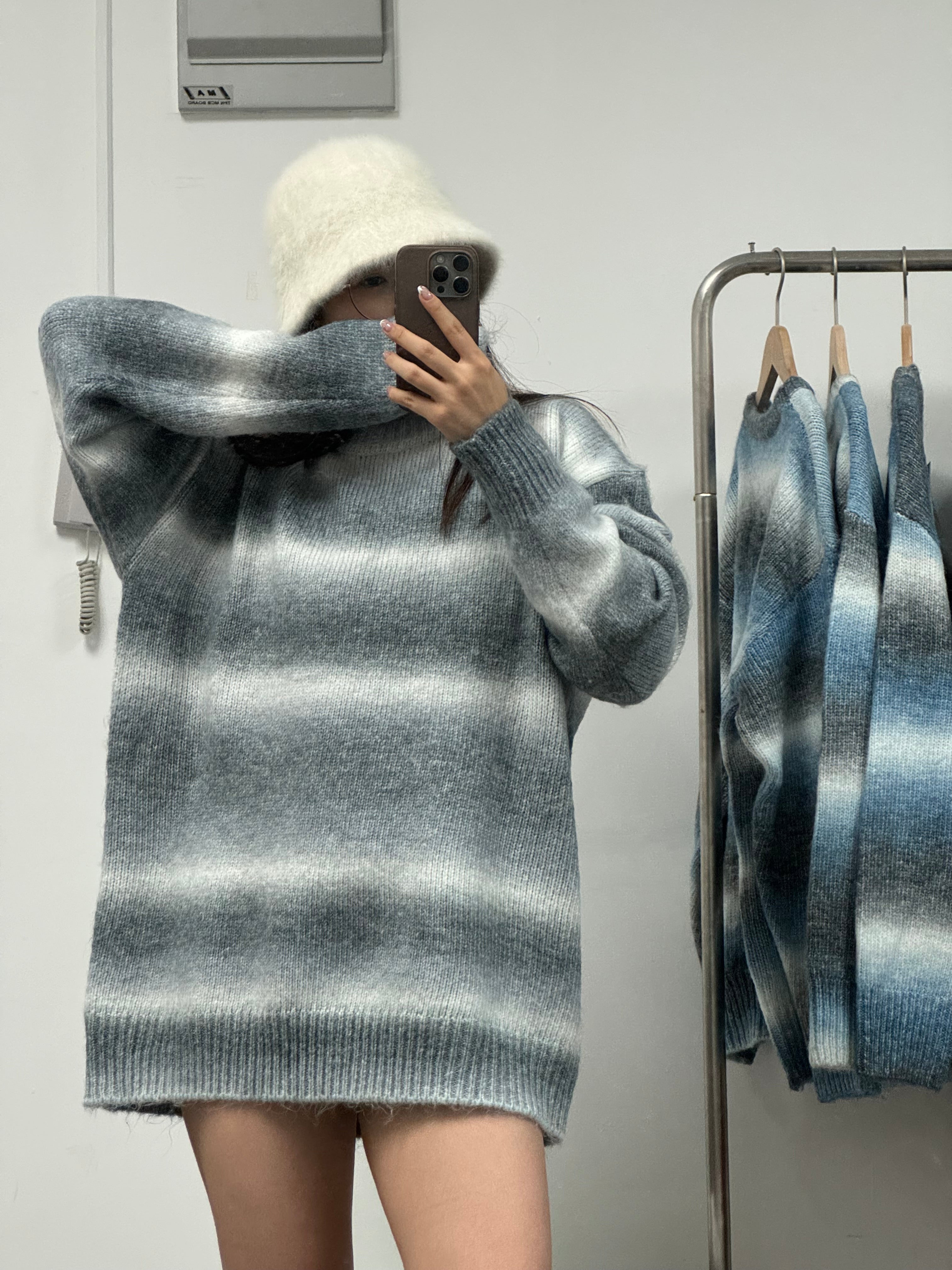 【情侶必入👩🏻‍🤝‍👨🏼銷量超過150件🔥】Elfie Striped Round Neck Long Sweater