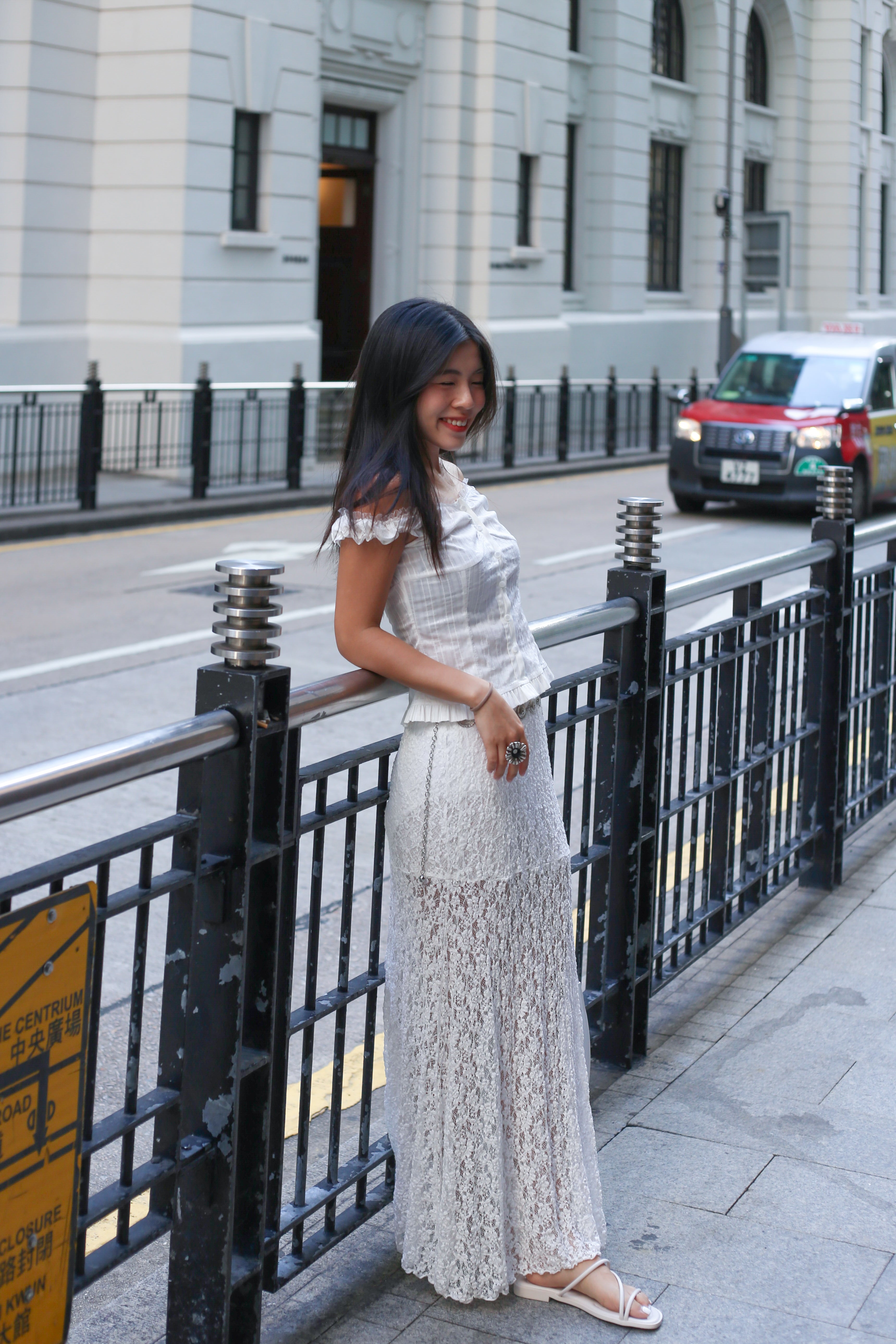 【Ballet Core必備! Lace質感Max】Basic Solid Button Front  Lace Off Shoulder Top